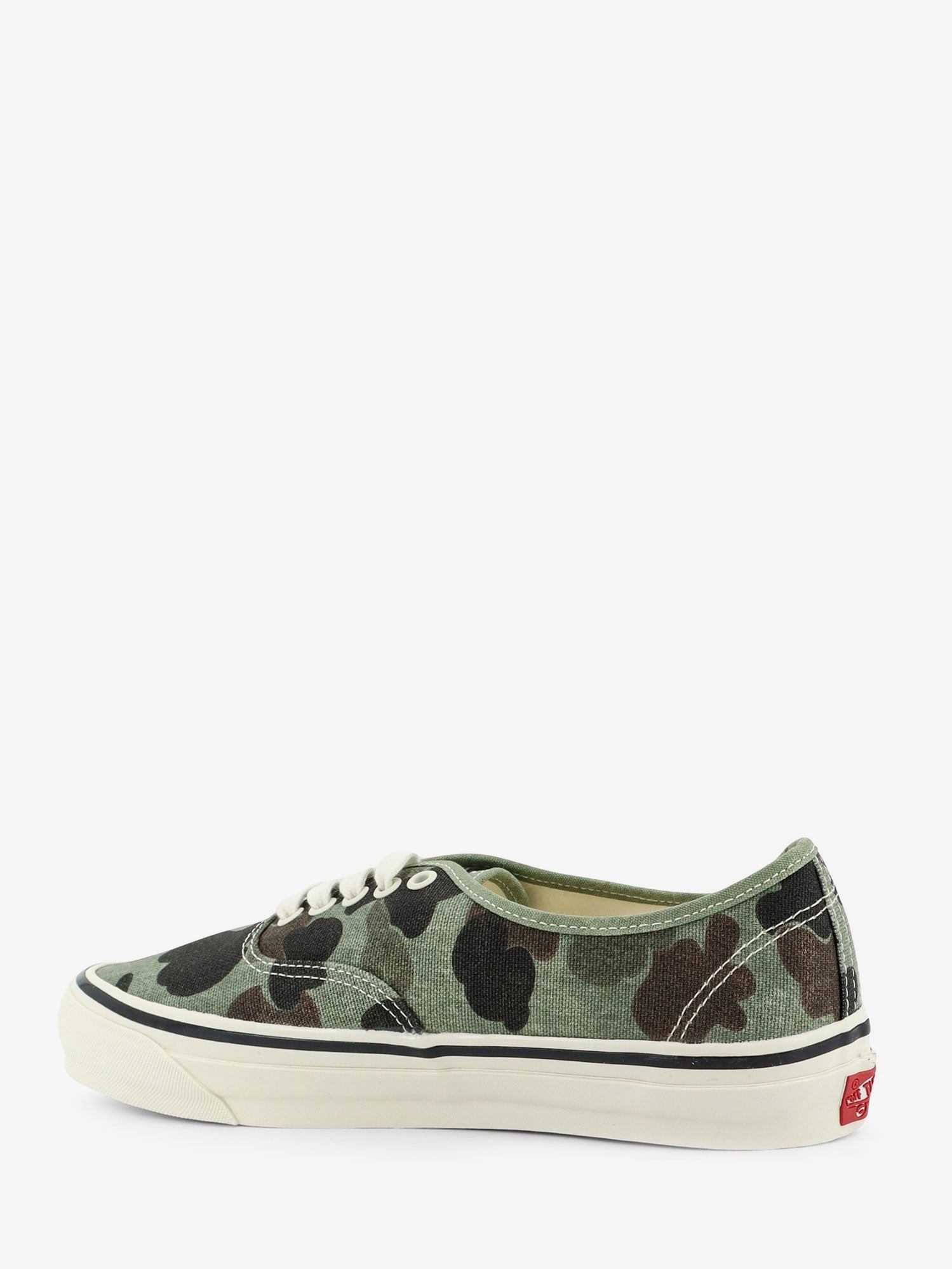 nanito_source_url:https://nokinstyle.com/2410996/lx-authentic-44-canvas-sneakers.jpg