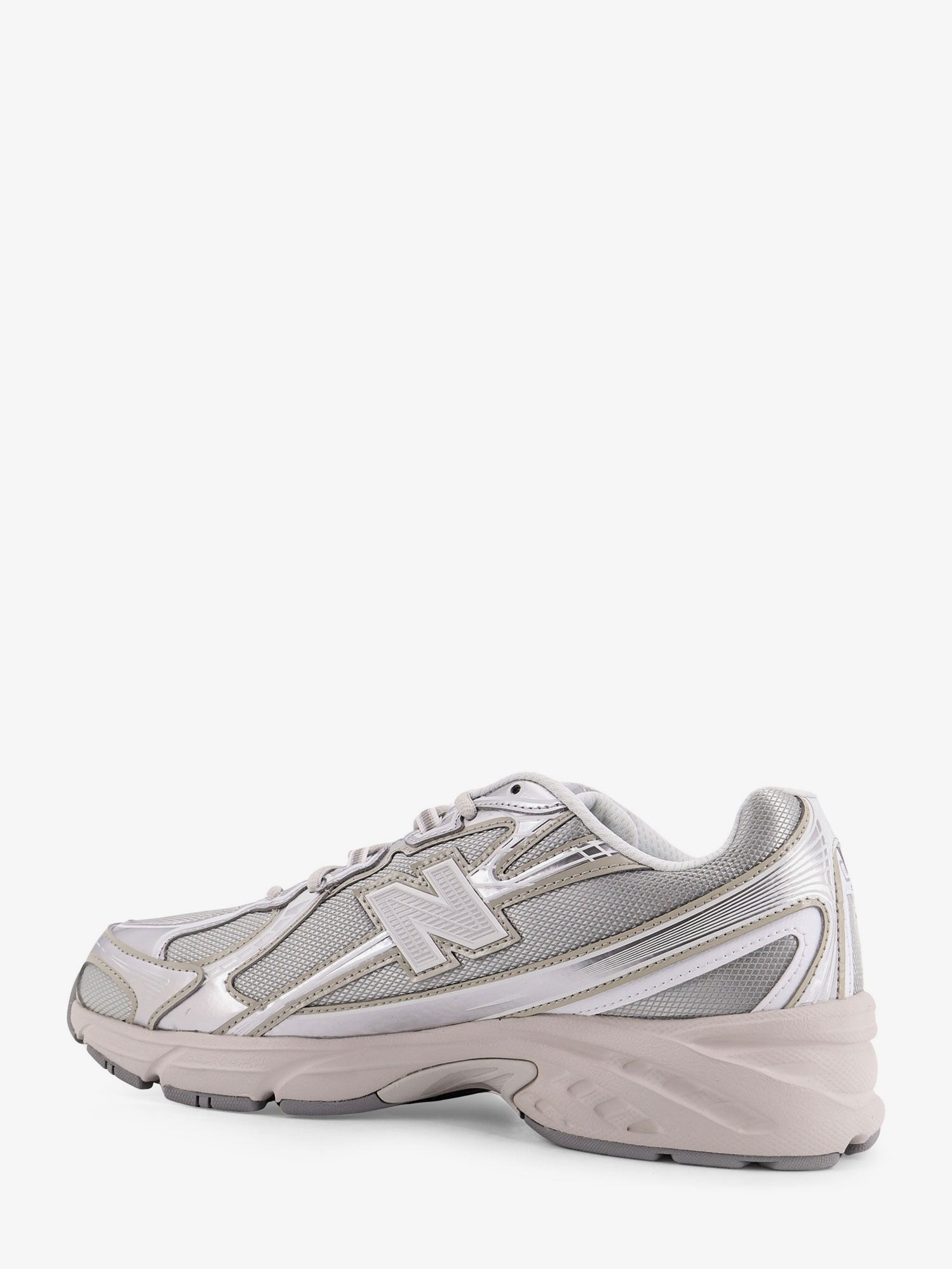 nanito_source_url:https://nokinstyle.com/2398655/7405-mesh-sneakers-with-logo-on-the-side.jpg