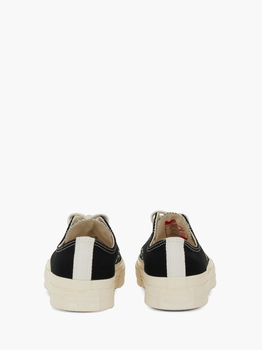 nanito_source_url:https://nokinstyle.com/2386342/chuck-taylor-70-sneaker.jpg