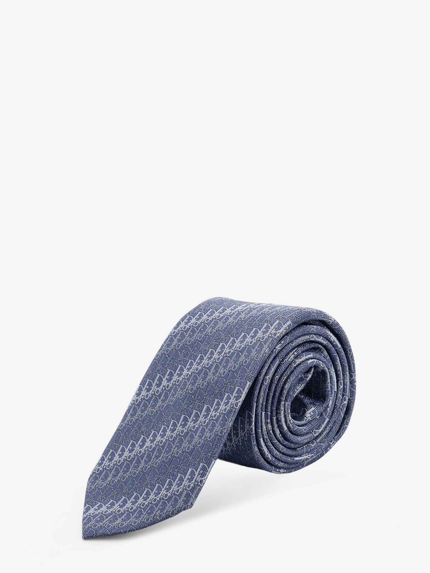 nanito_source_url:https://nokinstyle.com/2426541/dior-oblique-trio-silk-tie.jpg
