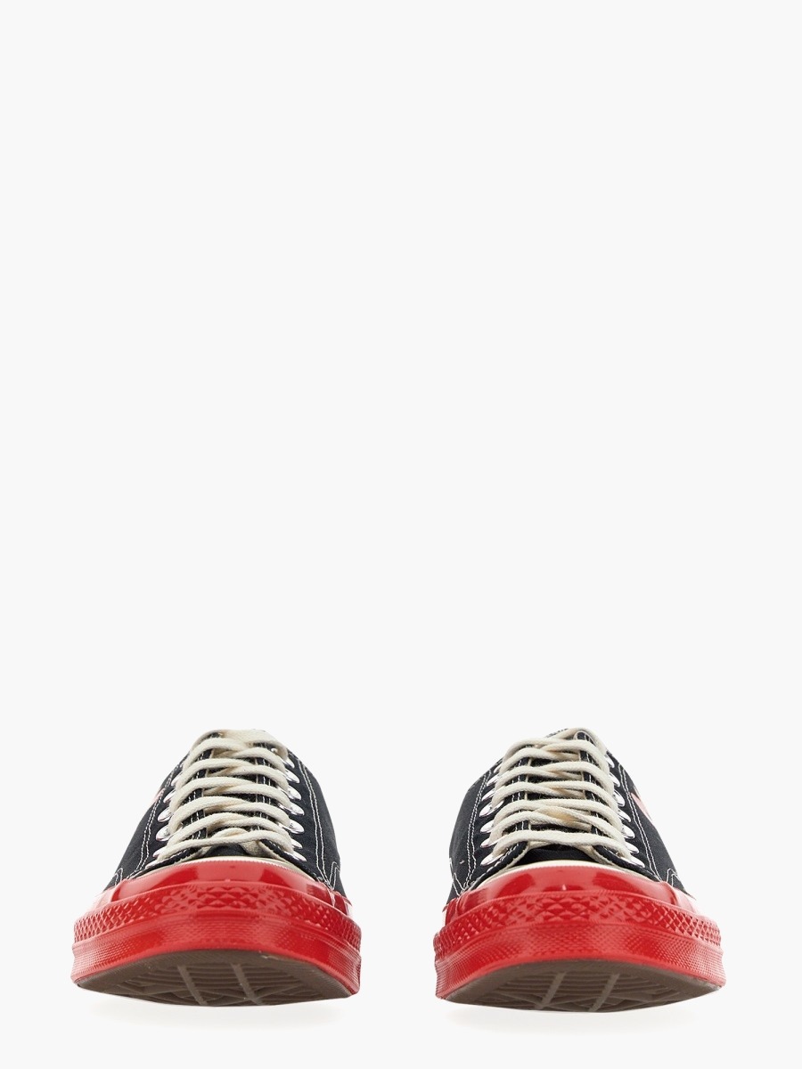 nanito_source_url:https://nokinstyle.com/2353402/heart-print-sneaker.jpg