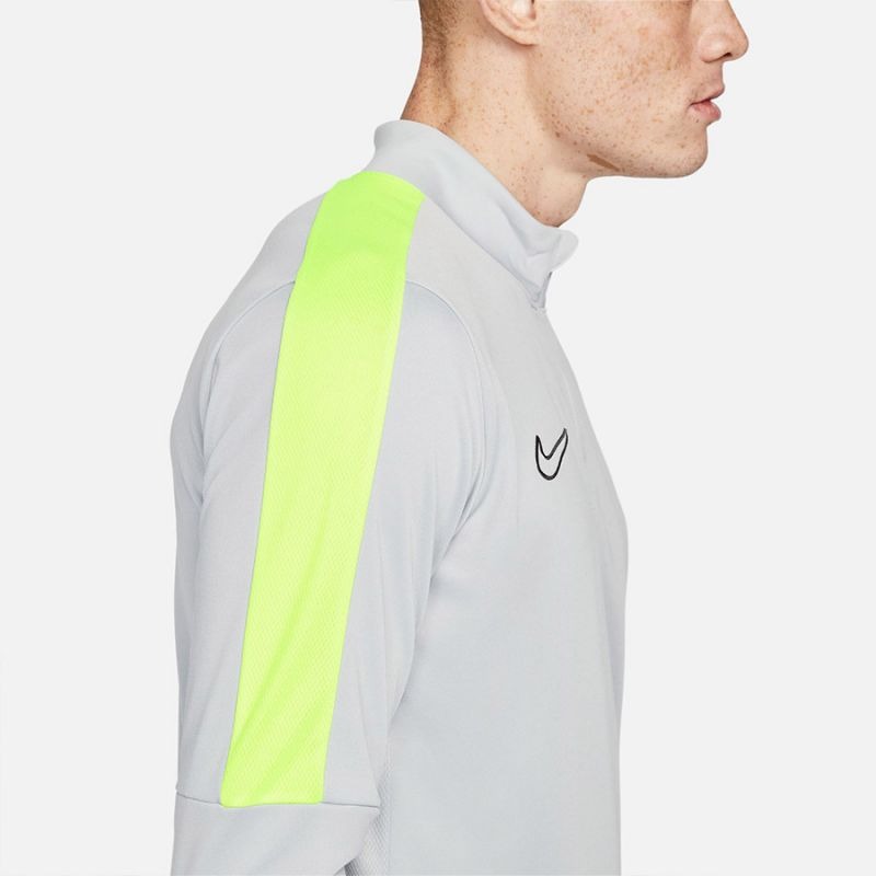 nanito_source_url:https://b2bsportswholesale.net/public/storage/productimages/d4/97/0d/d0/972024/image/xlarge_clean.jpg