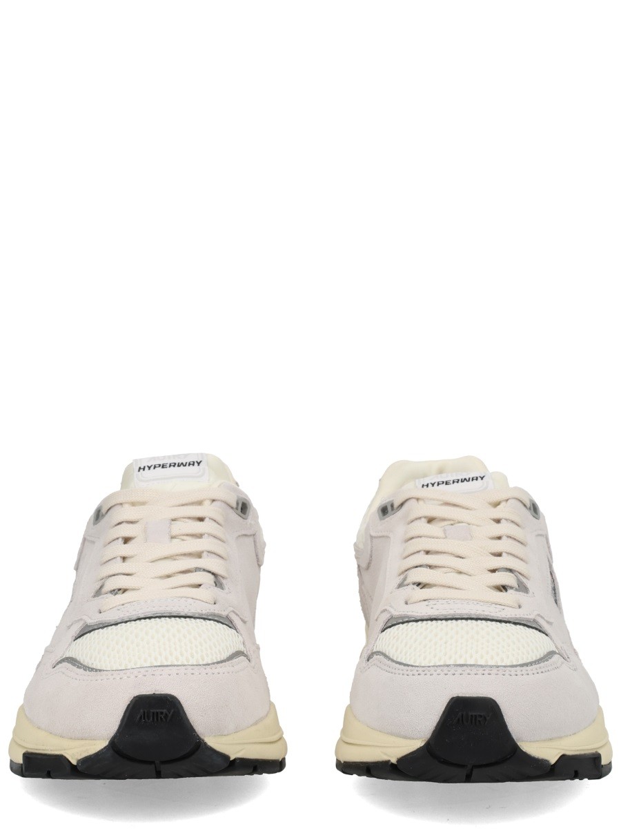 nanito_source_url:https://nokinstyle.com/2438494/sneaker-hyperway.jpg