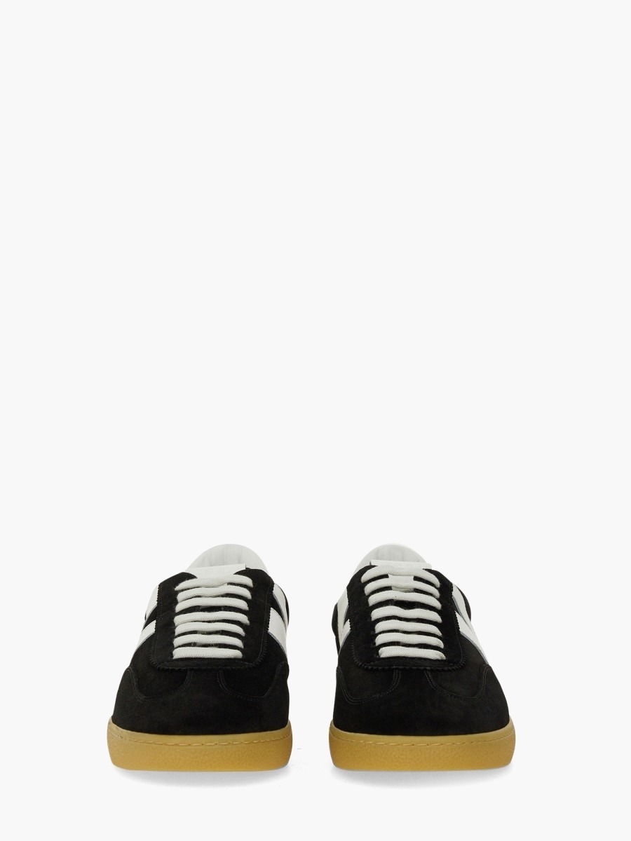 nanito_source_url:https://nokinstyle.com/2417430/retro-sneaker.jpg