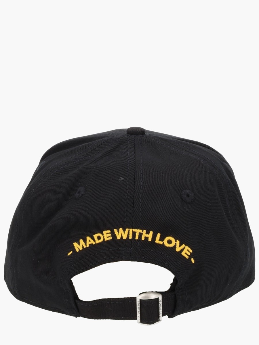 nanito_source_url:https://nokinstyle.com/2341565/baseball-hat-with-logo-patch.jpg