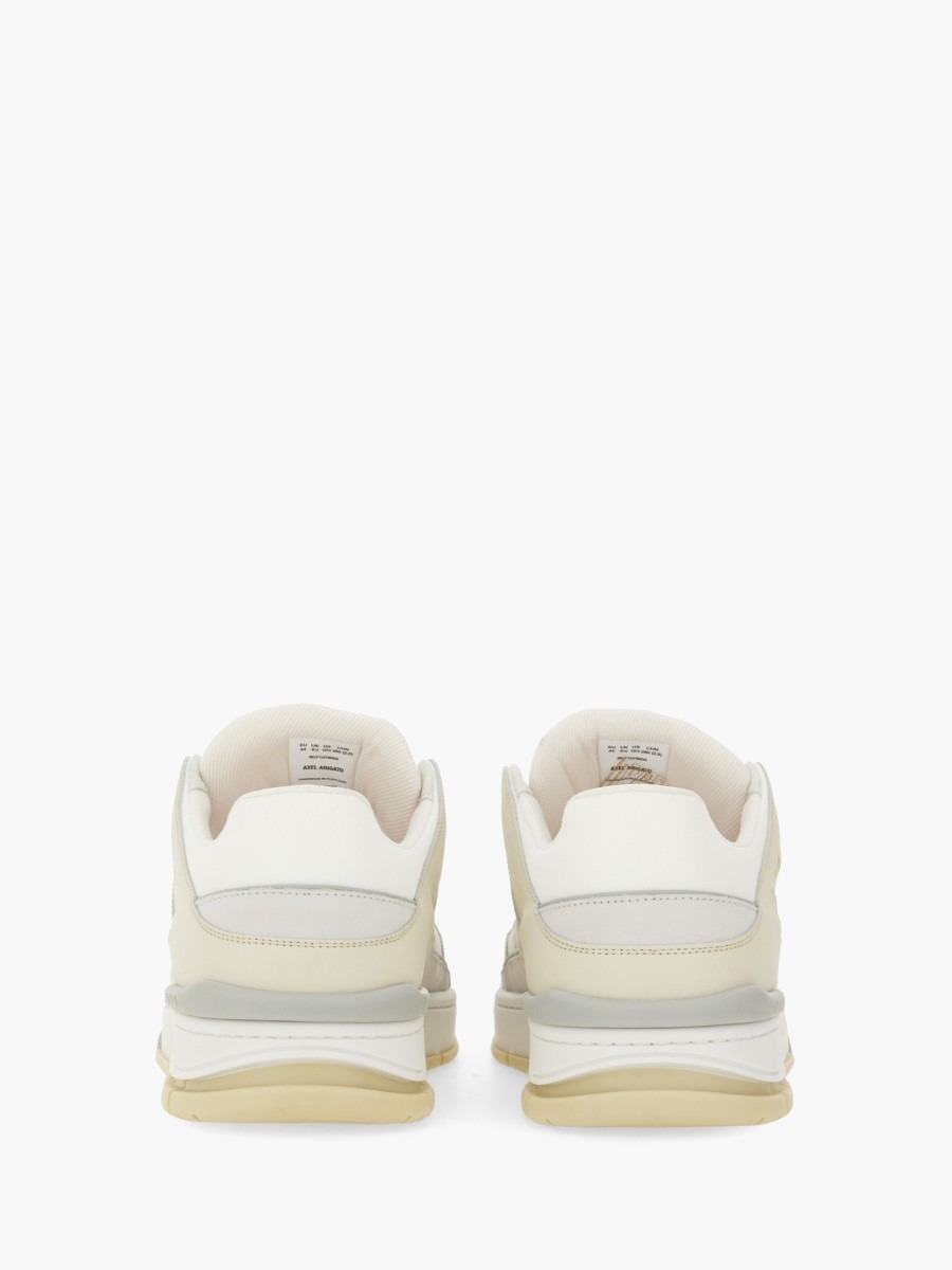 nanito_source_url:https://nokinstyle.com/2327575/sneaker-area-lo.jpg