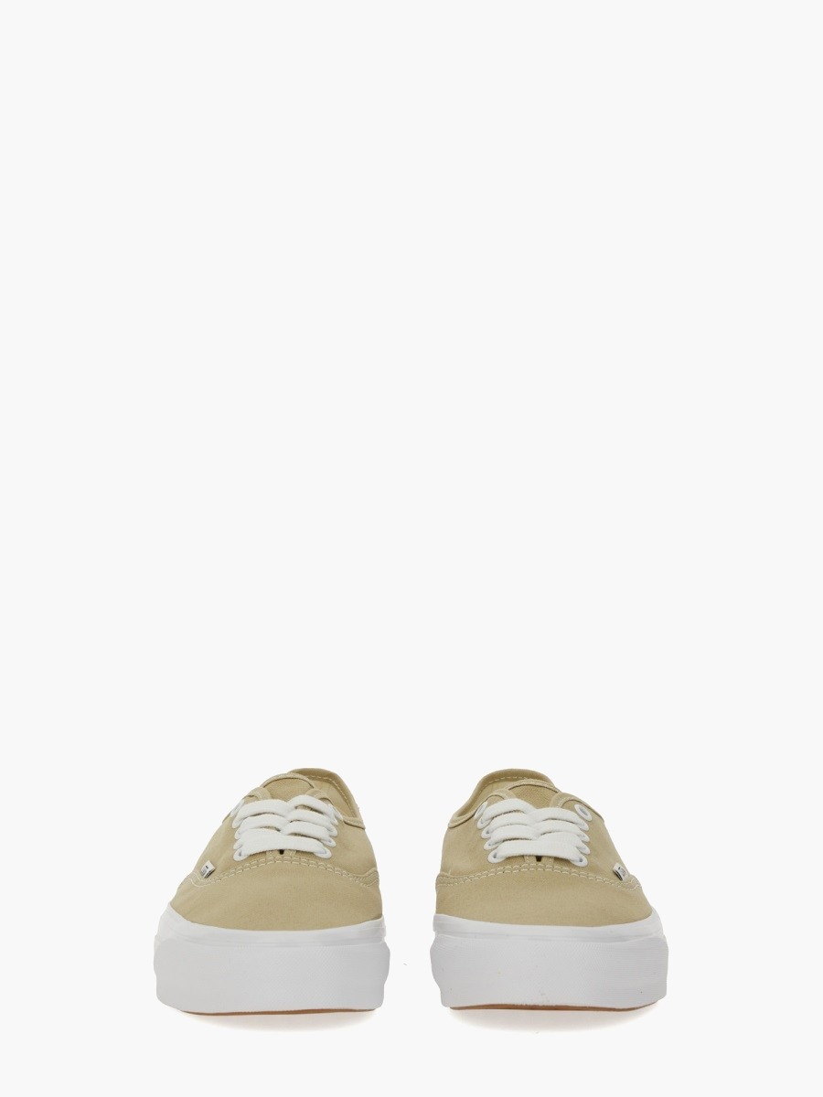 nanito_source_url:https://nokinstyle.com/2386765/sneaker-lx-authentic-4.jpg