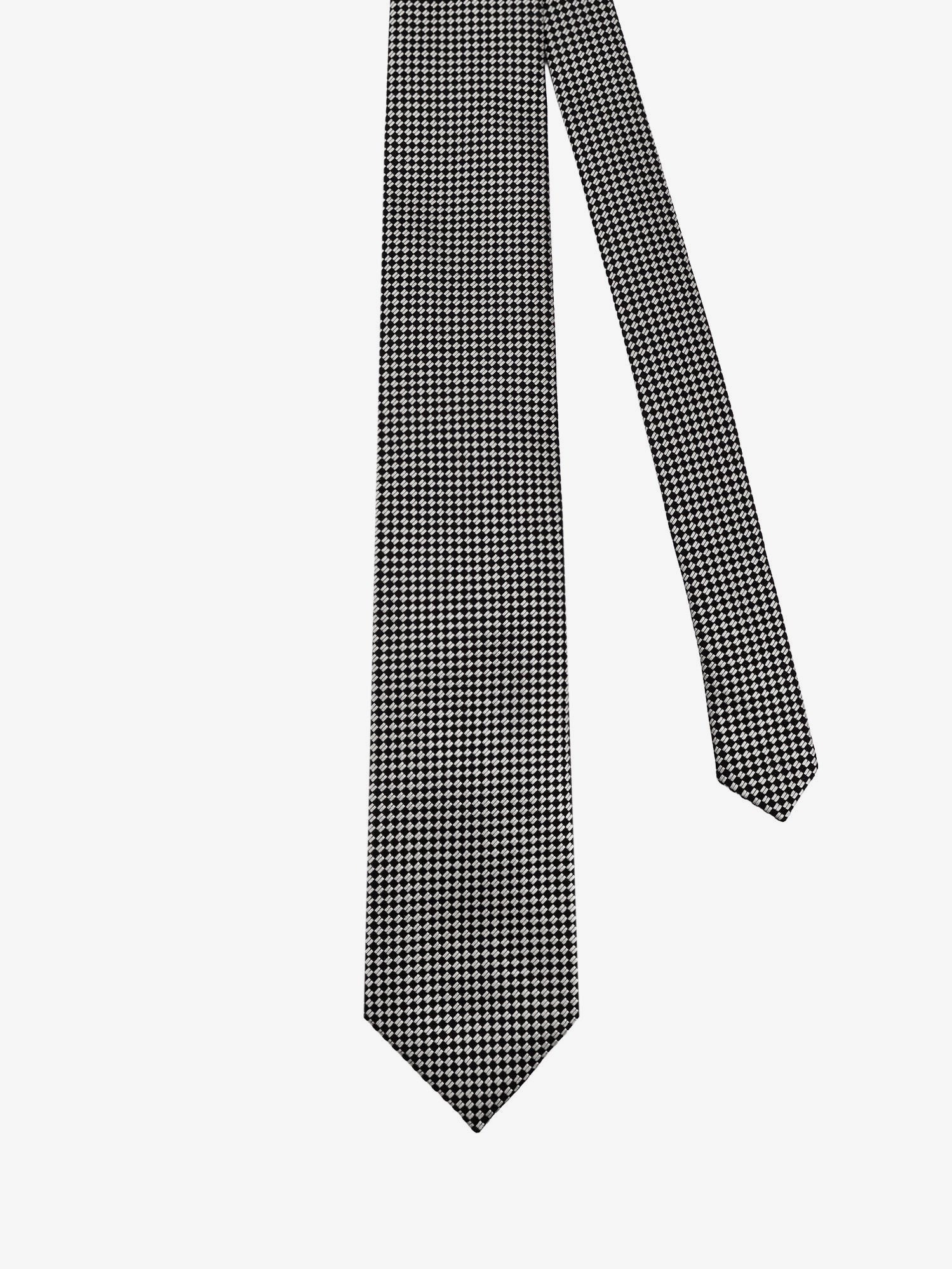 nanito_source_url:https://nokinstyle.com/2402263/silk-tie.jpg
