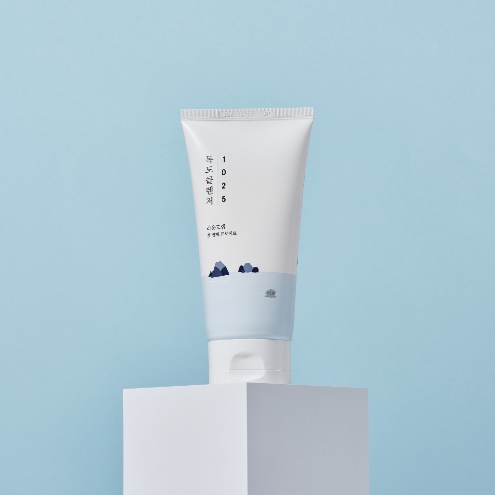 nanito_source_url:https://glowstation.com/wp-content/uploads/ROUND-LAB-1025-Dokdo-Cleanser-3.jpg