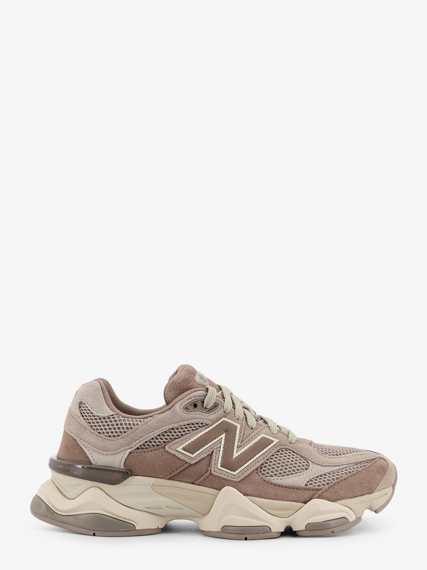 nanito_source_url:https://nokinstyle.com/2409335/9060-mesh-and-suede-low-top-sneakers.jpg