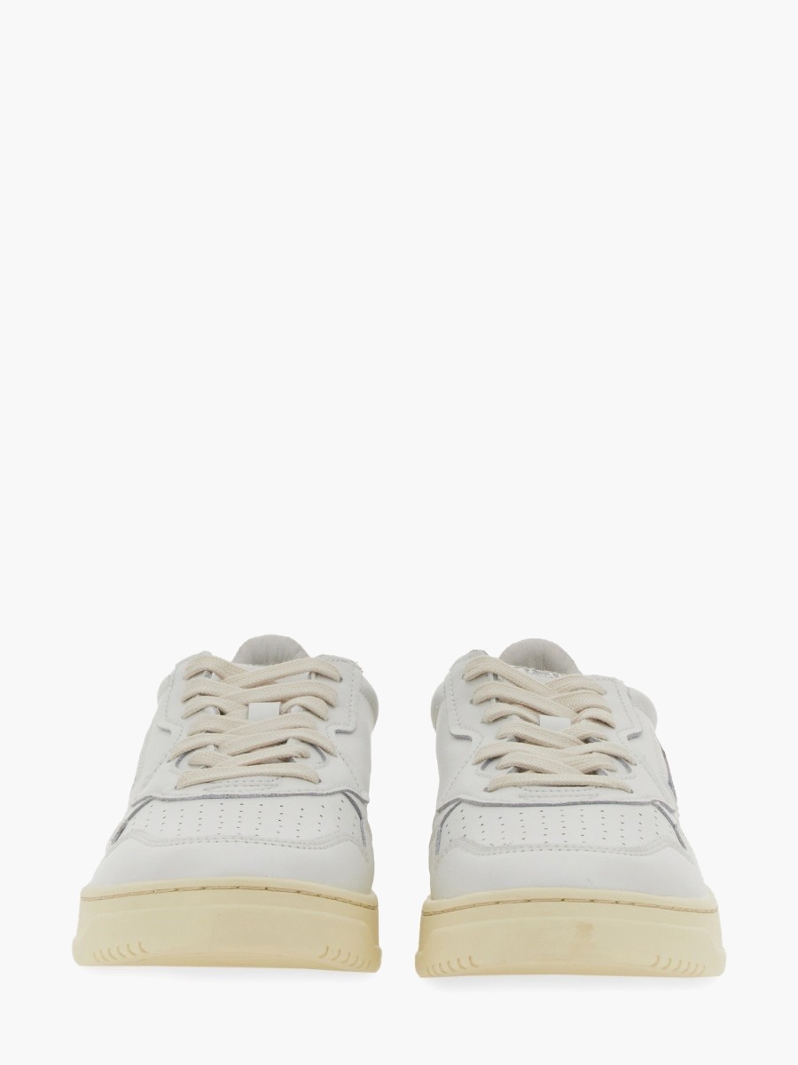 nanito_source_url:https://nokinstyle.com/2330159/medalist-low-sneaker.jpg
