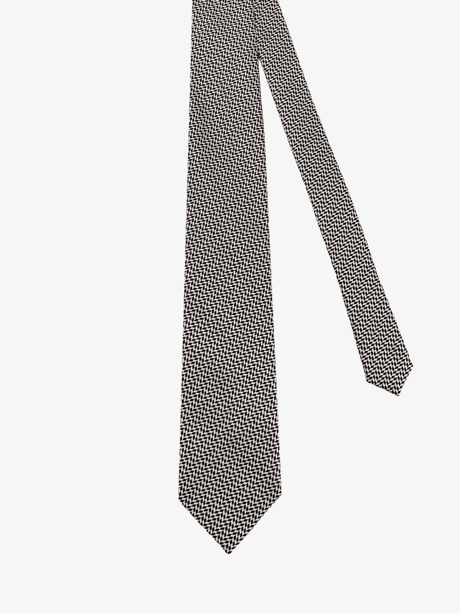 nanito_source_url:https://nokinstyle.com/2402251/silk-tie.jpg