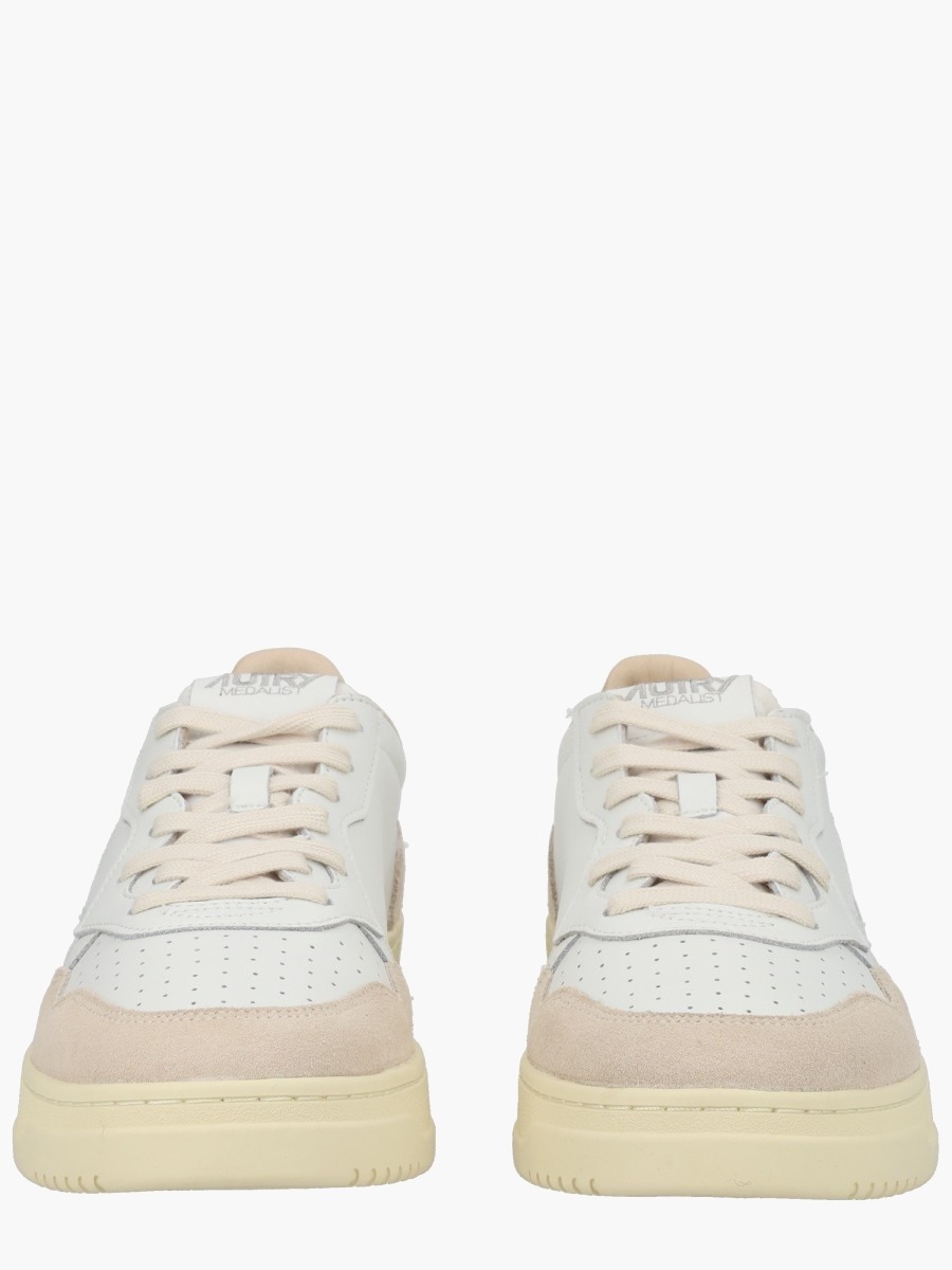 nanito_source_url:https://nokinstyle.com/2324859/medalist-low-sneaker.jpg