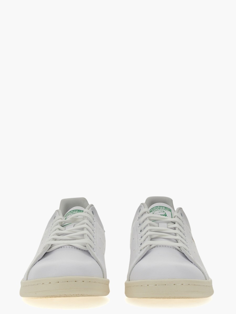 nanito_source_url:https://nokinstyle.com/2354047/stan-smith-sneaker.jpg
