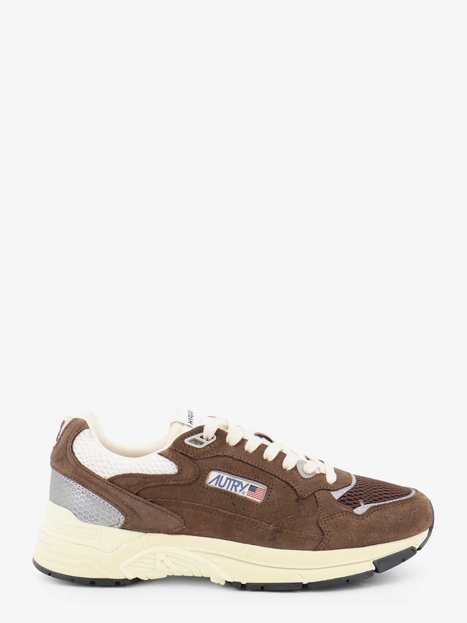 nanito_source_url:https://nokinstyle.com/2436650/hyperway-low-mesh-and-suede-snrakers-with-iconic-side-logo.jpg