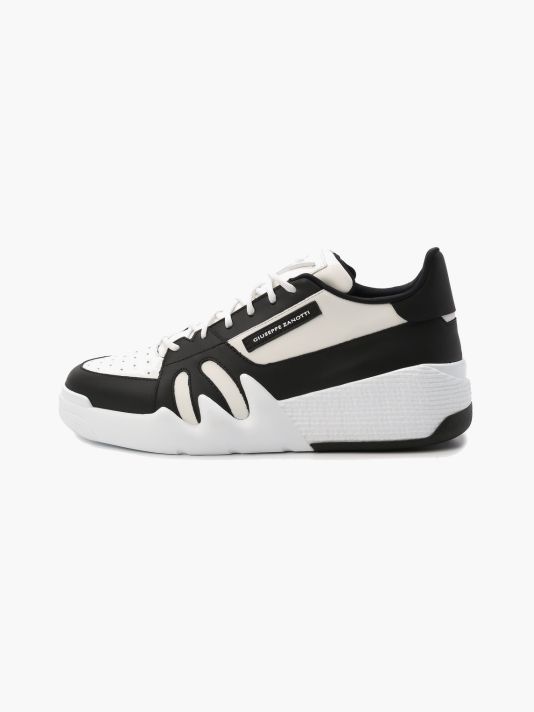 Giuseppe Zanotti meeste tossud