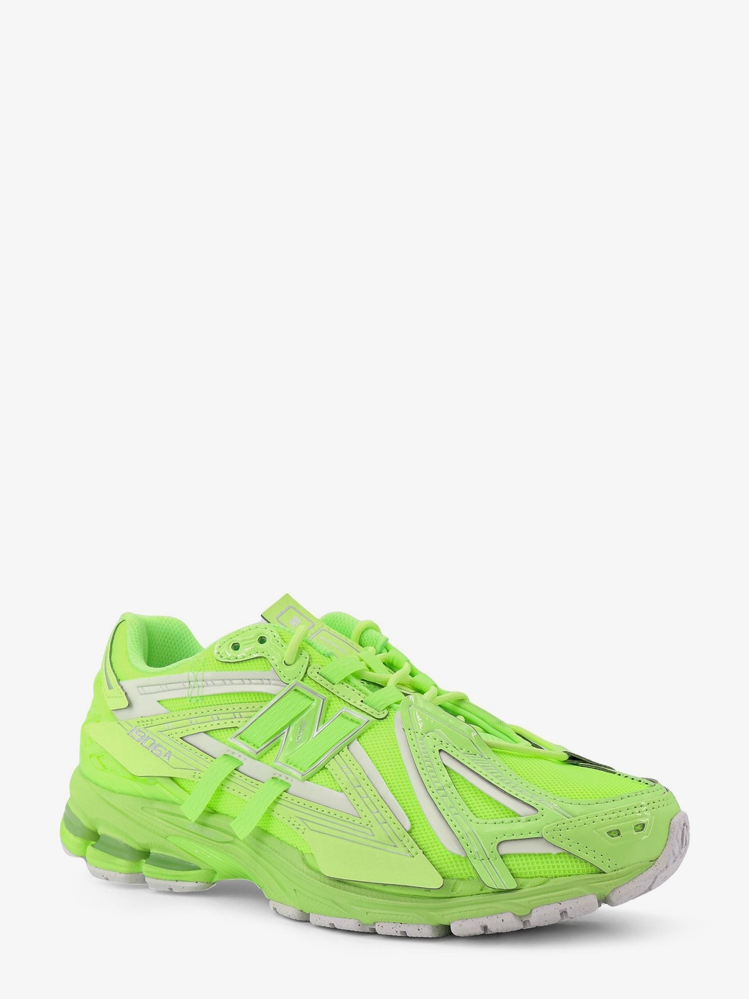 nanito_source_url:https://nokinstyle.com/2409598/1906-low-top-mesh-sneakers.jpg