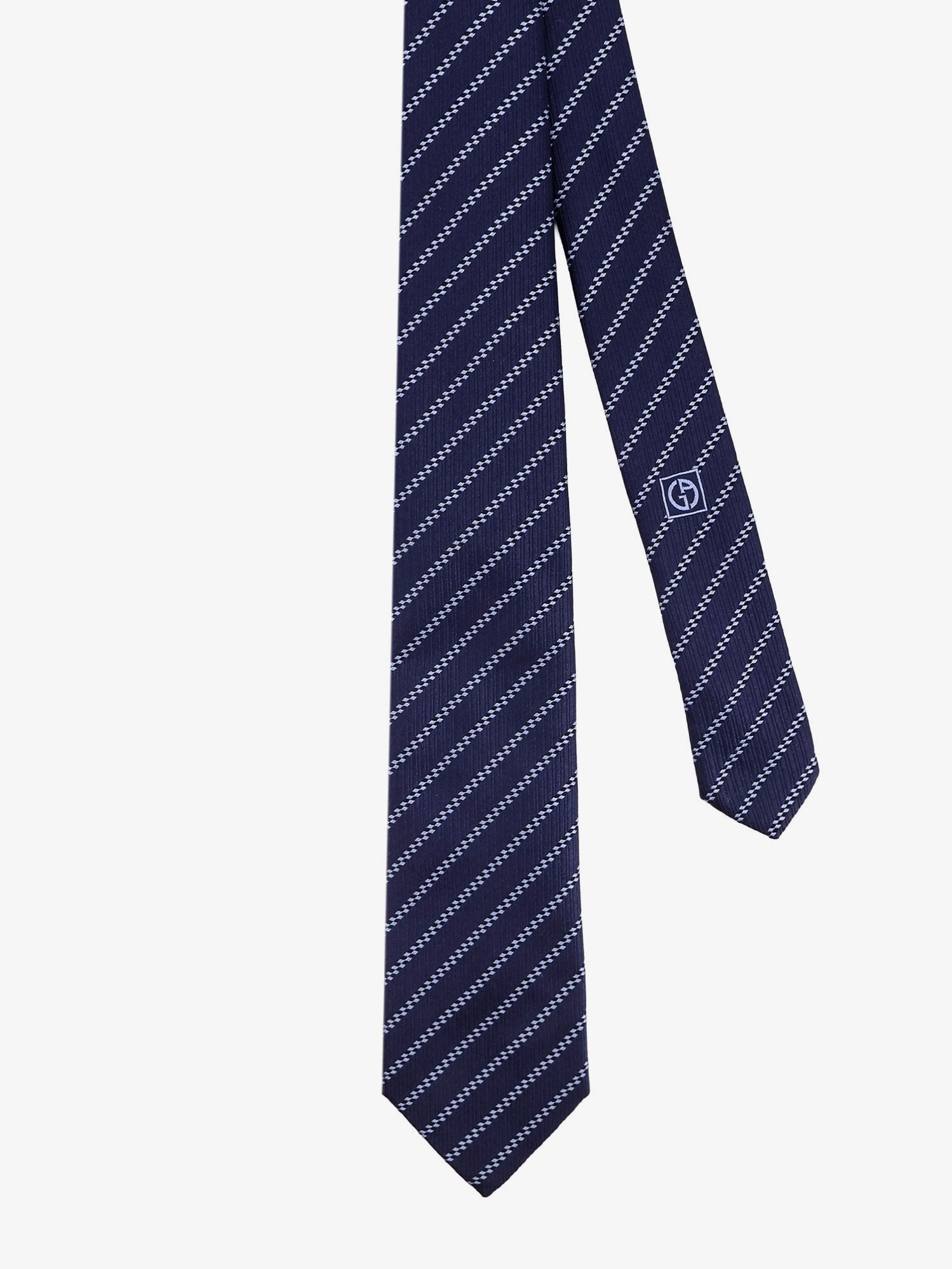 nanito_source_url:https://nokinstyle.com/2401155/silk-tie.jpg