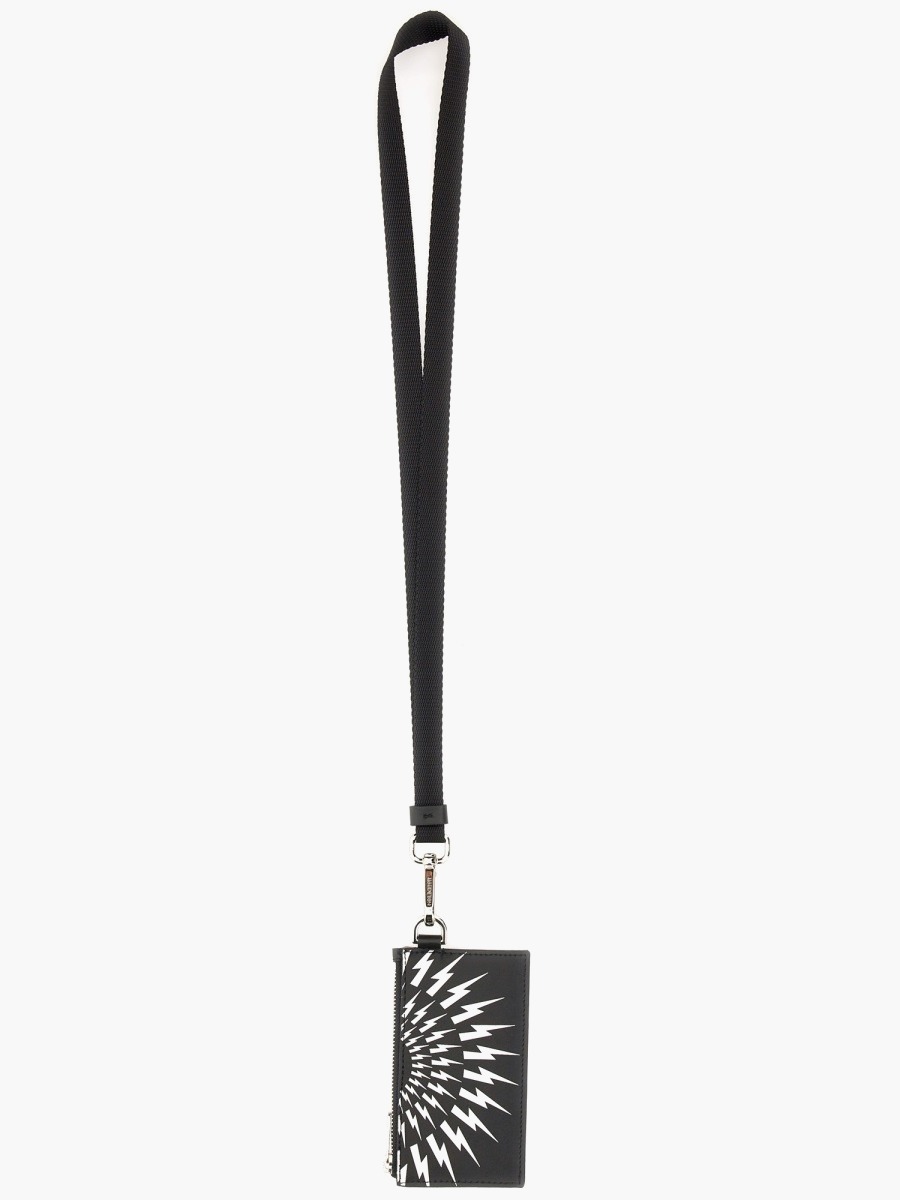 nanito_source_url:https://nokinstyle.com/2323366/card-holder-with-strap.jpg