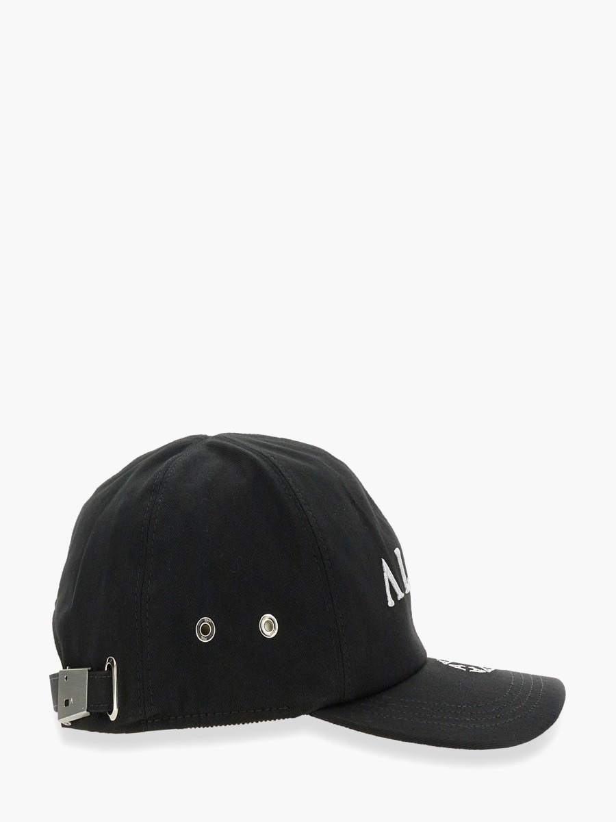 nanito_source_url:https://nokinstyle.com/2357262/baseball-hat-with-logo.jpg