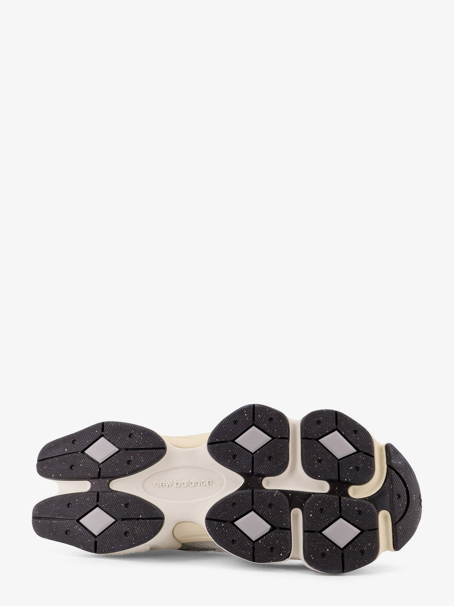 nanito_source_url:https://nokinstyle.com/2398469/mesh-and-suede-9060-sneakers.jpg