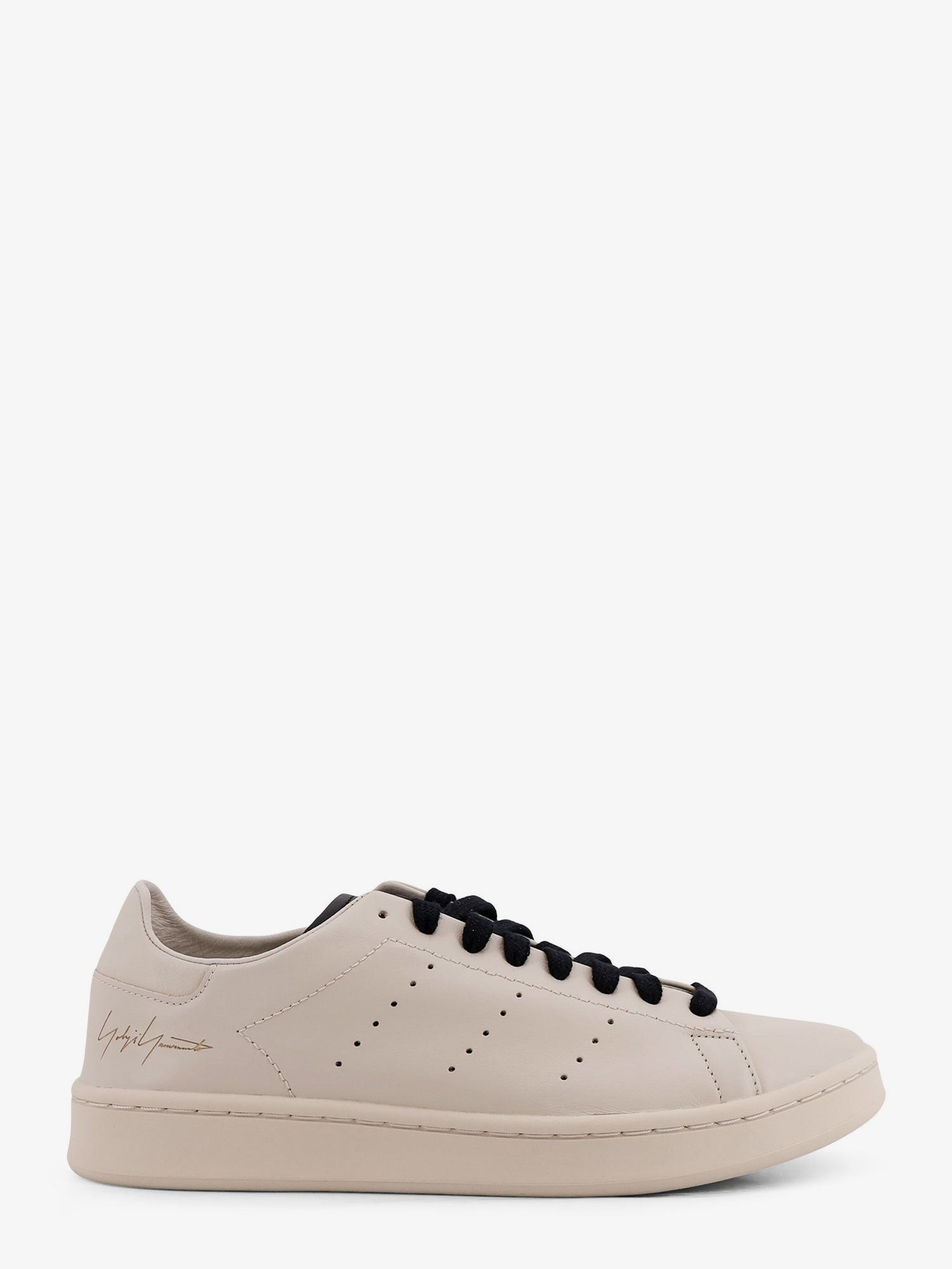 nanito_source_url:https://nokinstyle.com/2402534/y-3-stan-smith-leather-sneakers.jpg