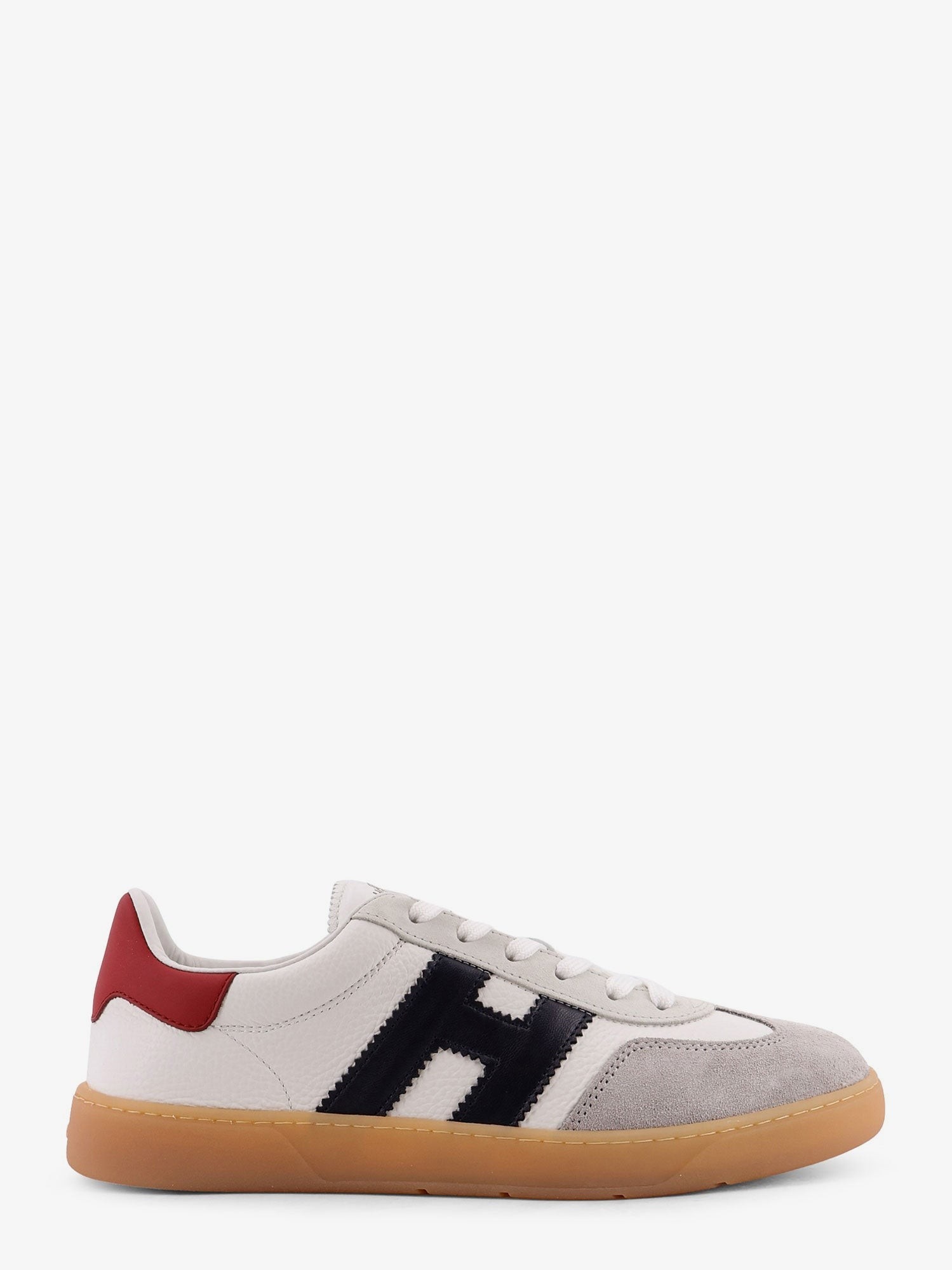 nanito_source_url:https://nokinstyle.com/2404005/leather-sneakers-with-suede-inserts.jpg
