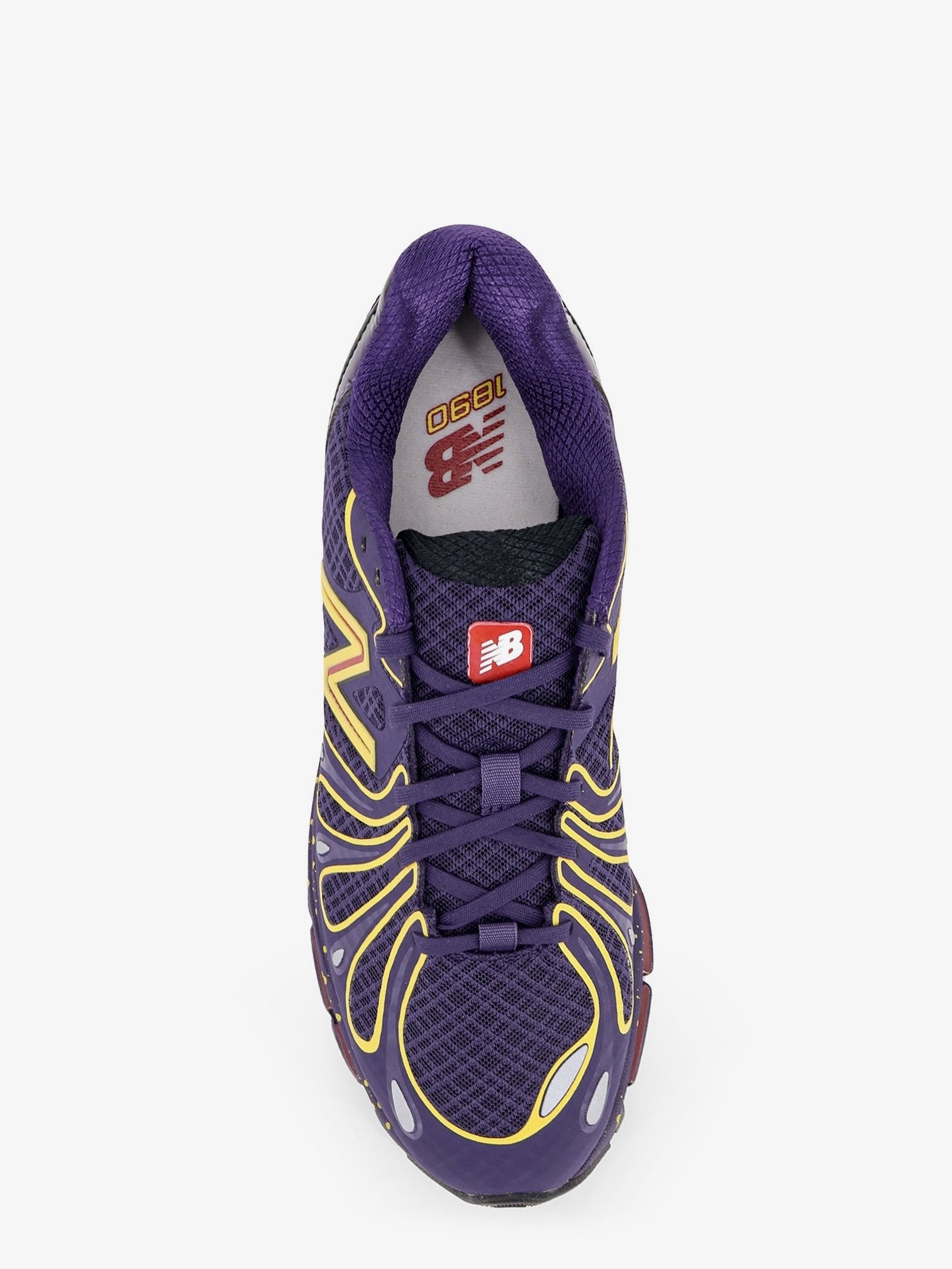 nanito_source_url:https://nokinstyle.com/2419039/18909-mesh-sneakers-with-contrasting-side-logo.jpg