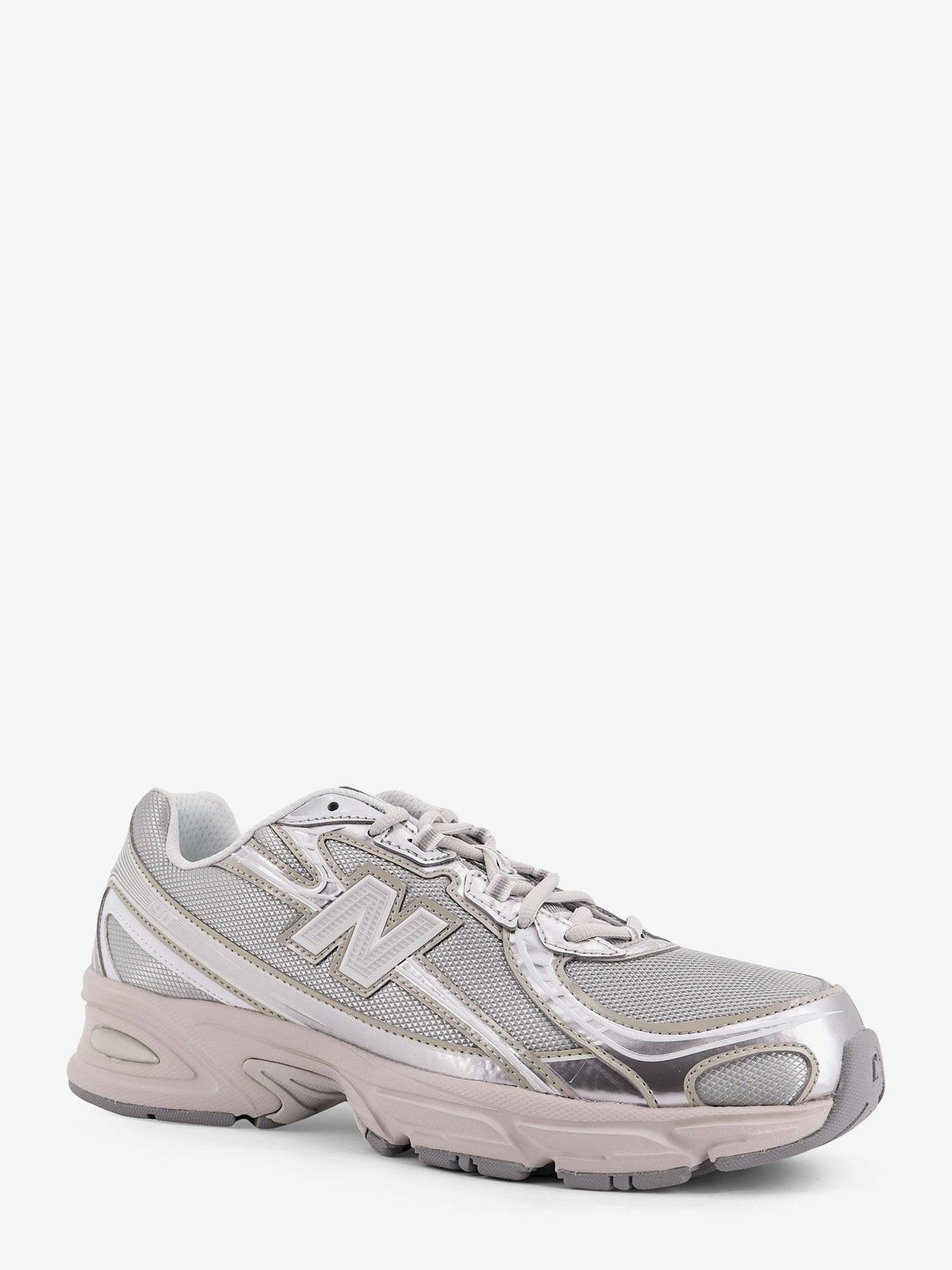 nanito_source_url:https://nokinstyle.com/2398654/7405-mesh-sneakers-with-logo-on-the-side.jpg