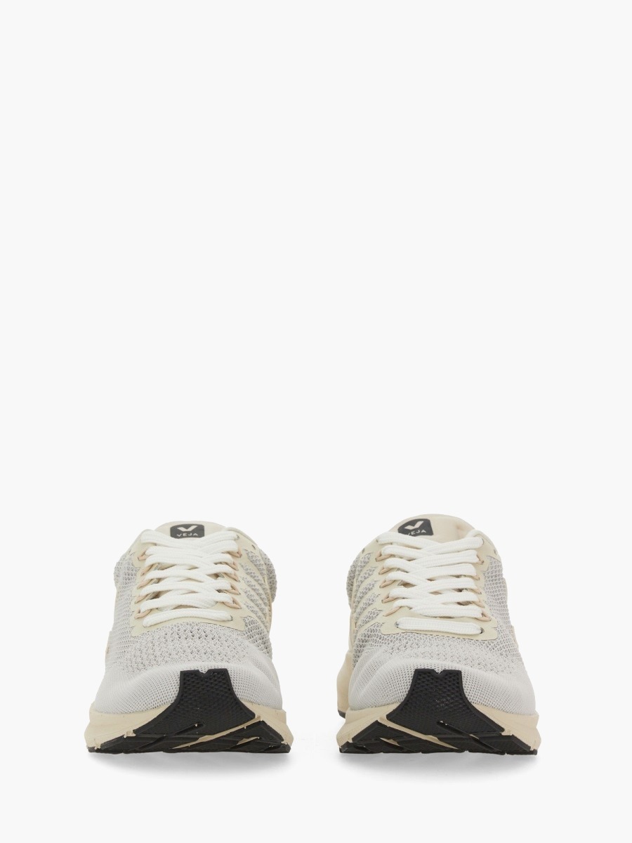 nanito_source_url:https://nokinstyle.com/2358540/sneaker-with-logo.jpg