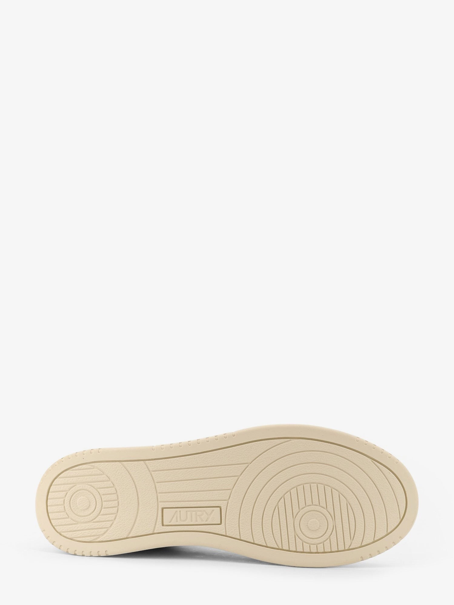 nanito_source_url:https://nokinstyle.com/2440175/medalist-leather-sneakers.jpg