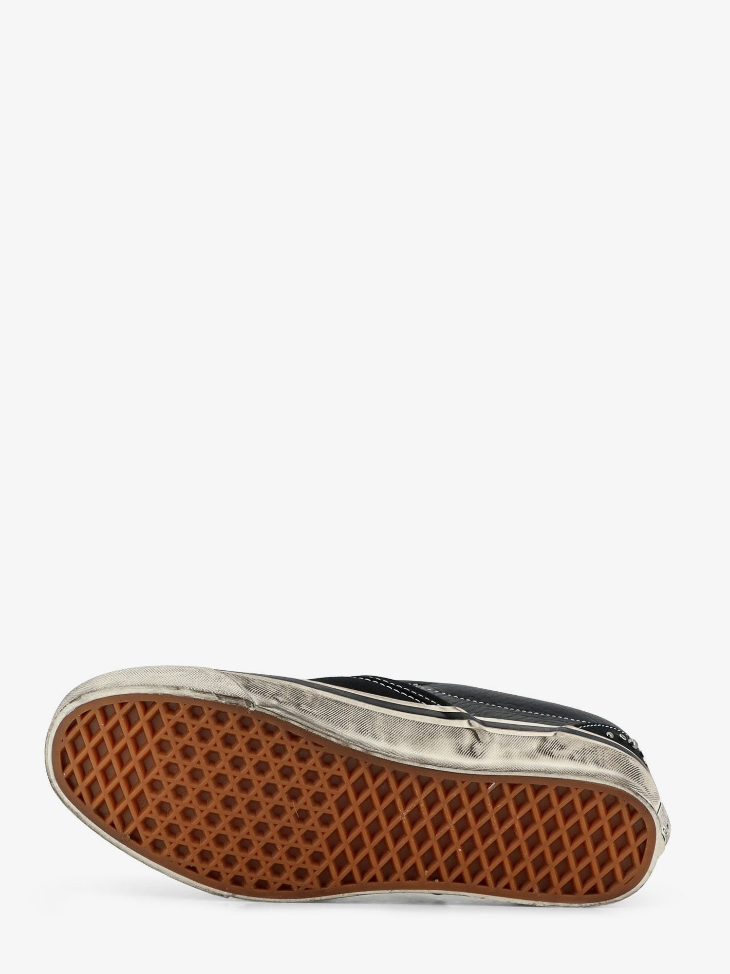 nanito_source_url:https://nokinstyle.com/2410921/lx-classic-slip-on-98-canvas-and-leather-sneakers-with-all-over-metal-beads.jpg