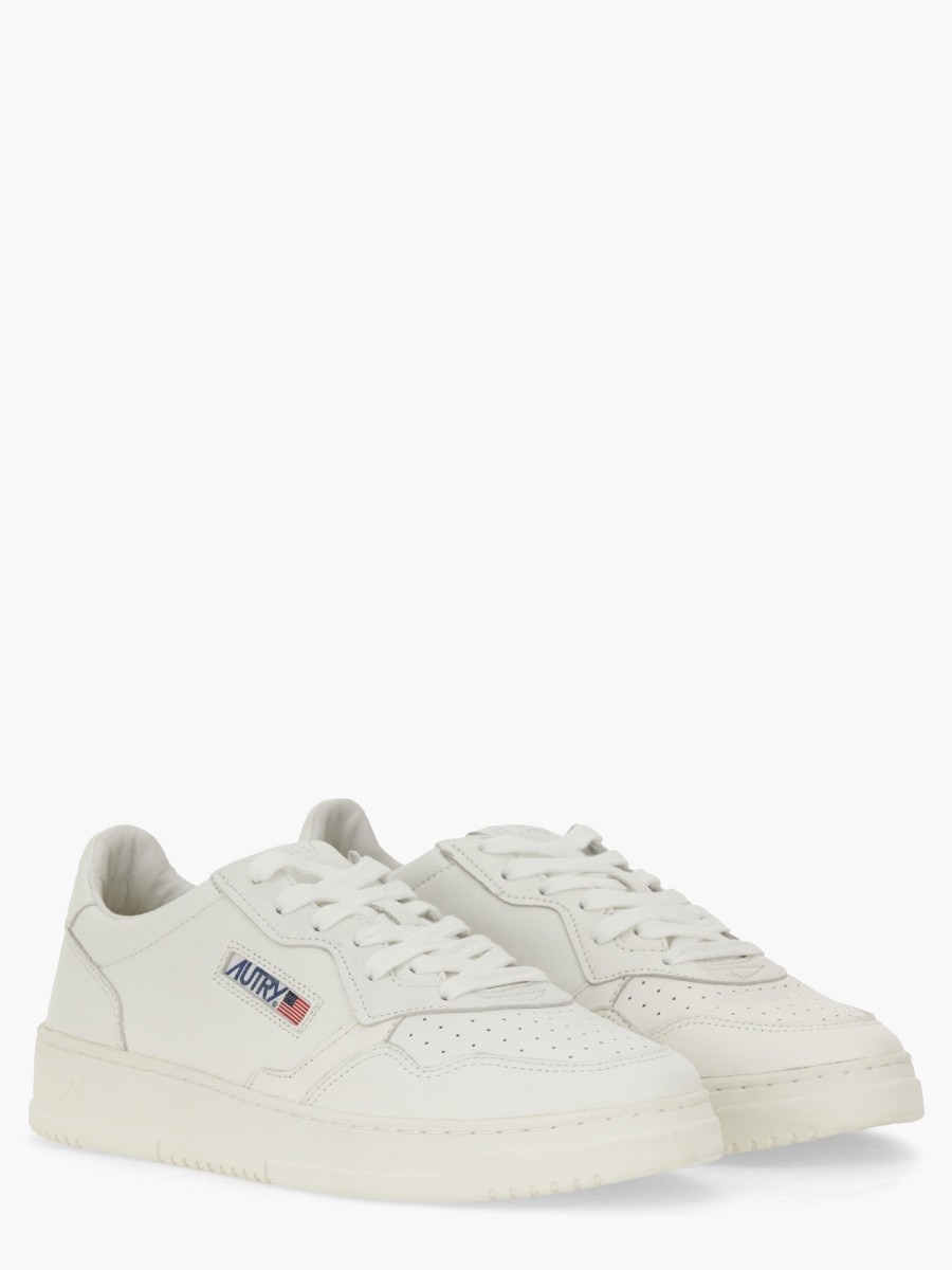 nanito_source_url:https://nokinstyle.com/2337843/medalist-low-sneaker.jpg