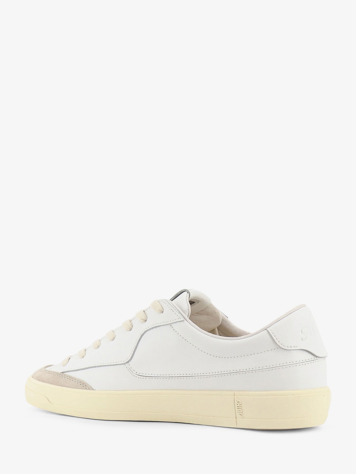 nanito_source_url:https://nokinstyle.com/2410666/windscape-leather-sneakers-with-suede-insert.jpg