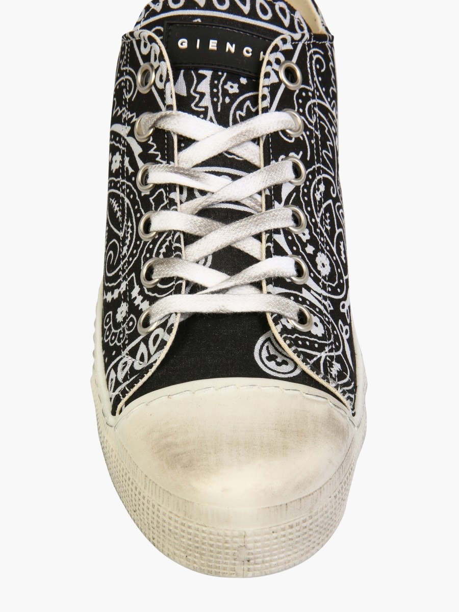nanito_source_url:https://nokinstyle.com/2351108/jean-michel-low-sneakers.jpg