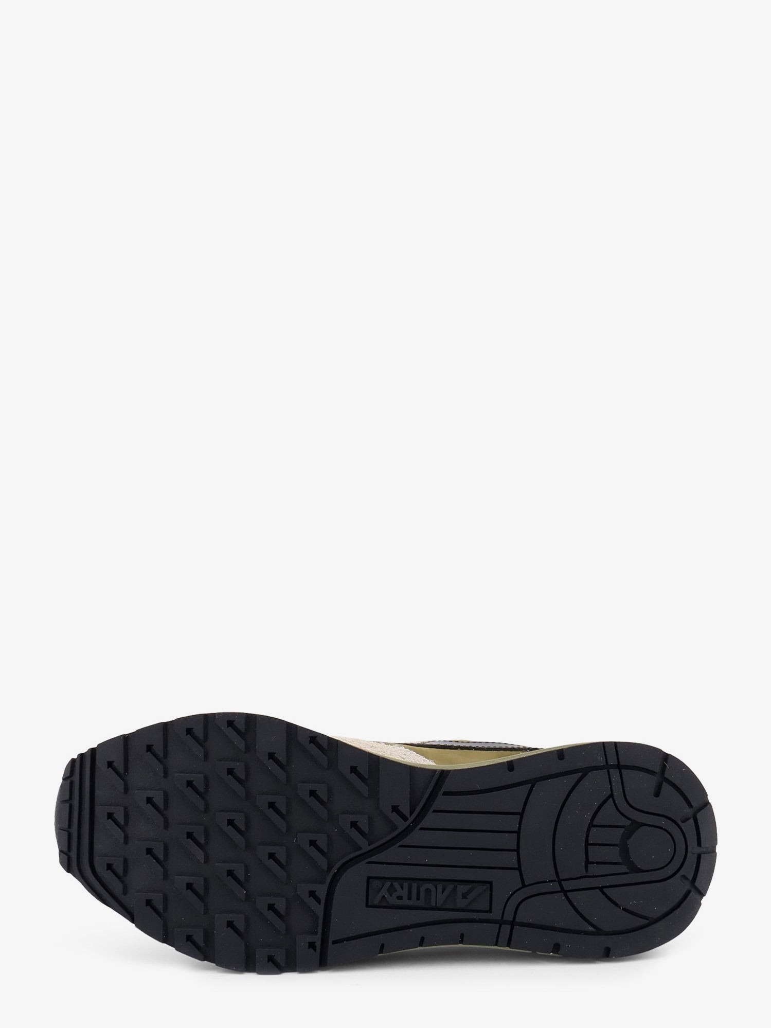 nanito_source_url:https://nokinstyle.com/2436670/reelwind-low-mesh-and-suede-sneakers-with-iconic-side-logo.jpg