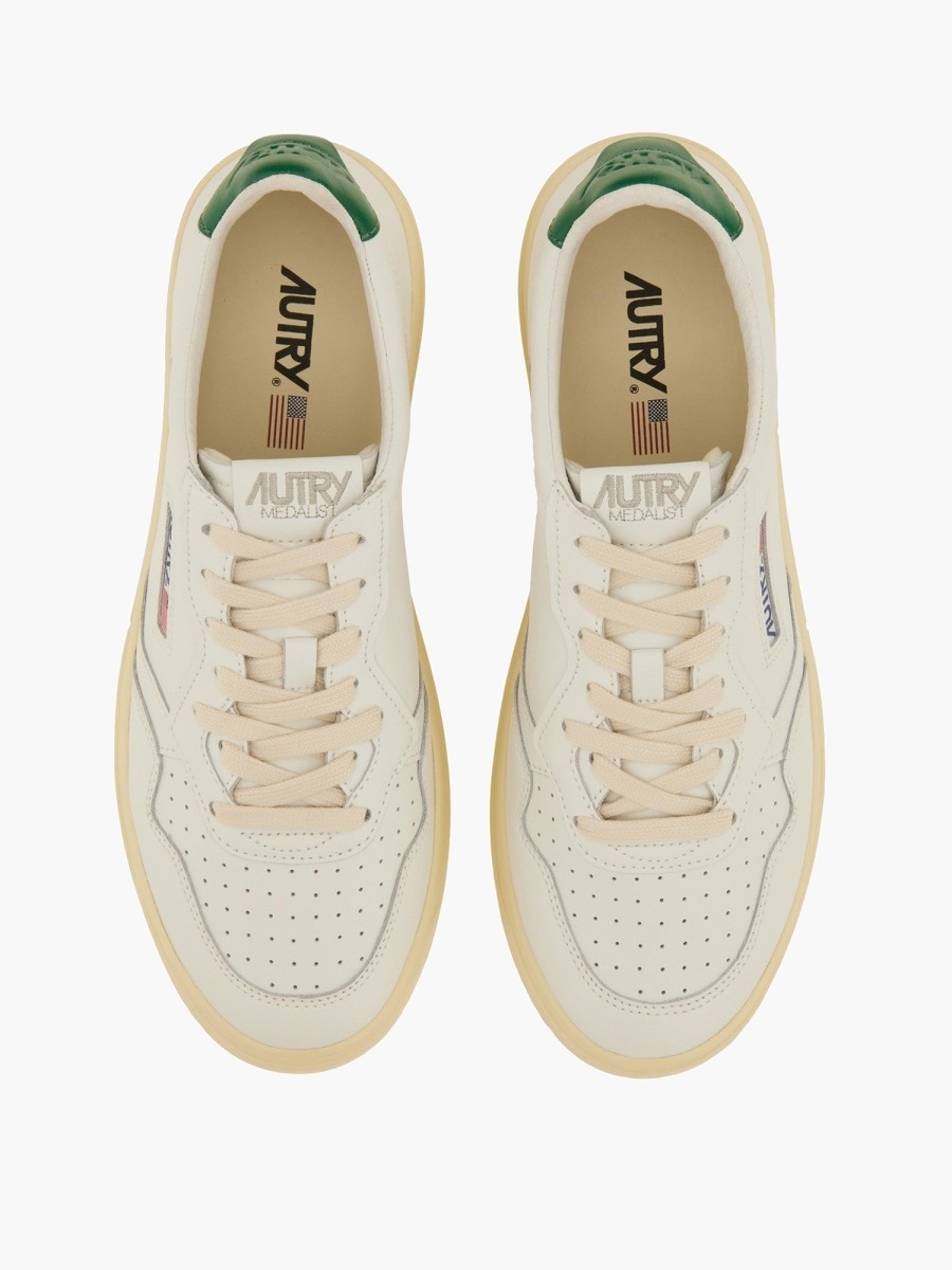 nanito_source_url:https://nokinstyle.com/2327151/sneaker-medalist-low.jpg