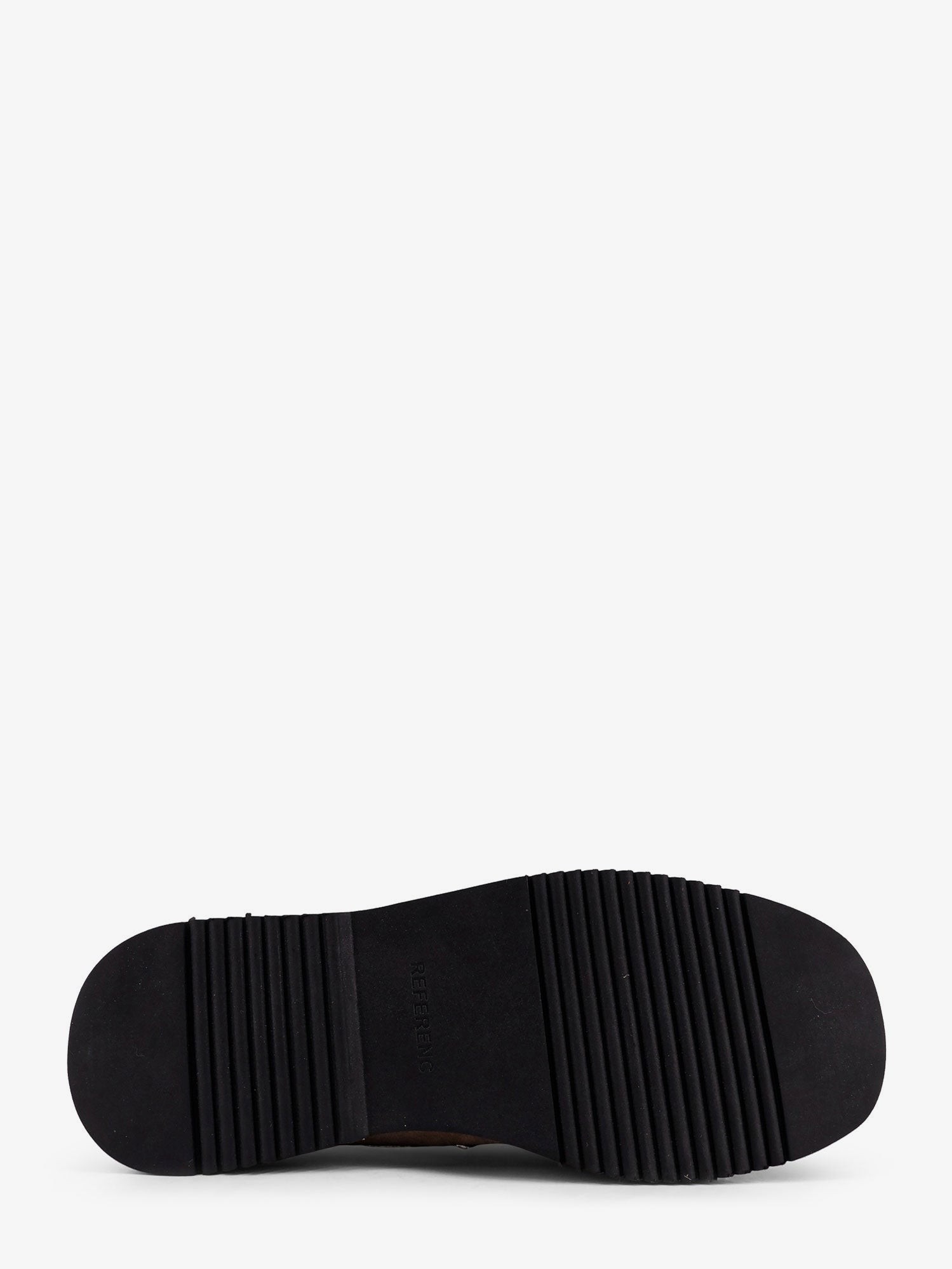 nanito_source_url:https://nokinstyle.com/2397315/the-canoa-resort-suede-sabot.jpg