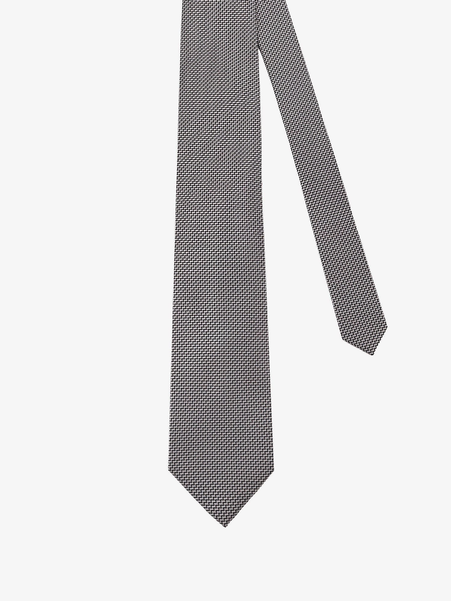 nanito_source_url:https://nokinstyle.com/2402290/silk-tie.jpg