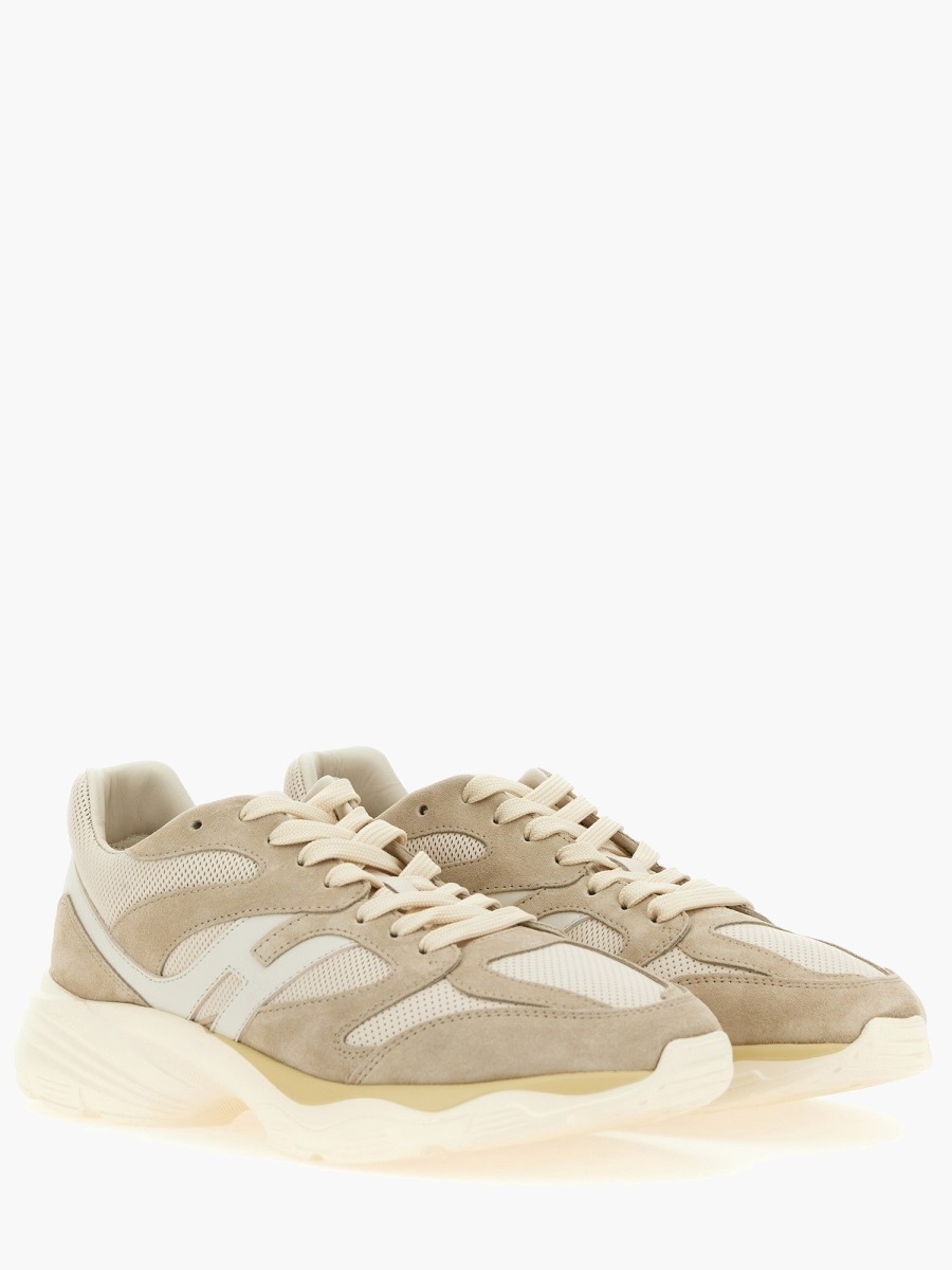 nanito_source_url:https://nokinstyle.com/2349772/sneaker-with-logo.jpg