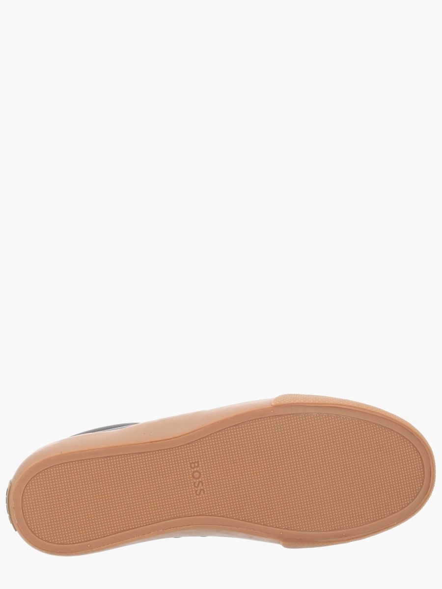 nanito_source_url:https://nokinstyle.com/2342303/sneaker-with-logo.jpg