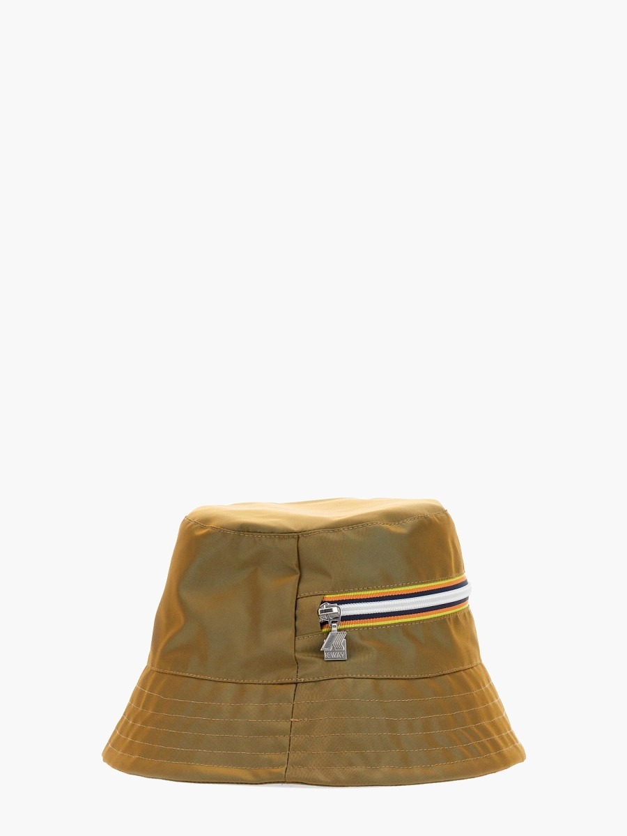 nanito_source_url:https://nokinstyle.com/2353824/bucket-hat-with-zipper-logo.jpg