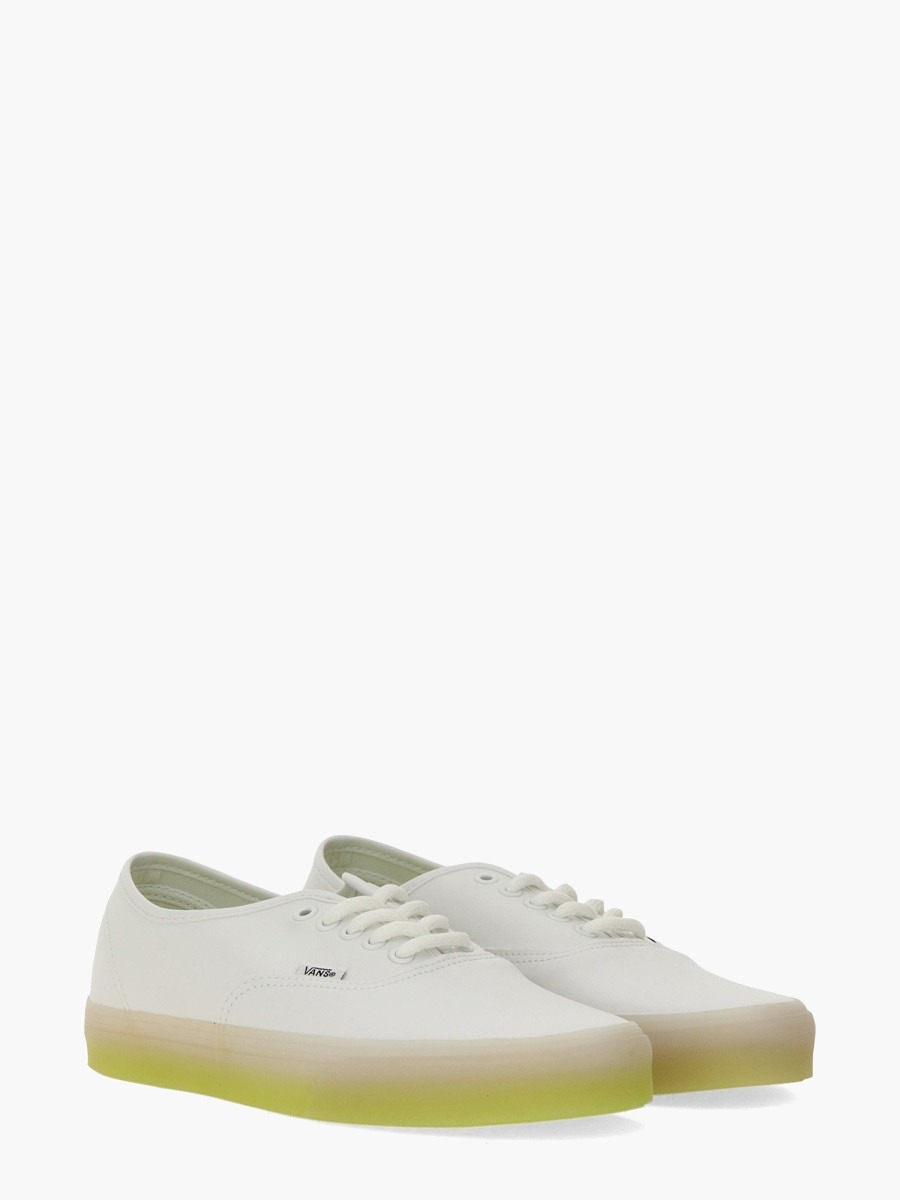 nanito_source_url:https://nokinstyle.com/2349367/authentic-sneaker.jpg