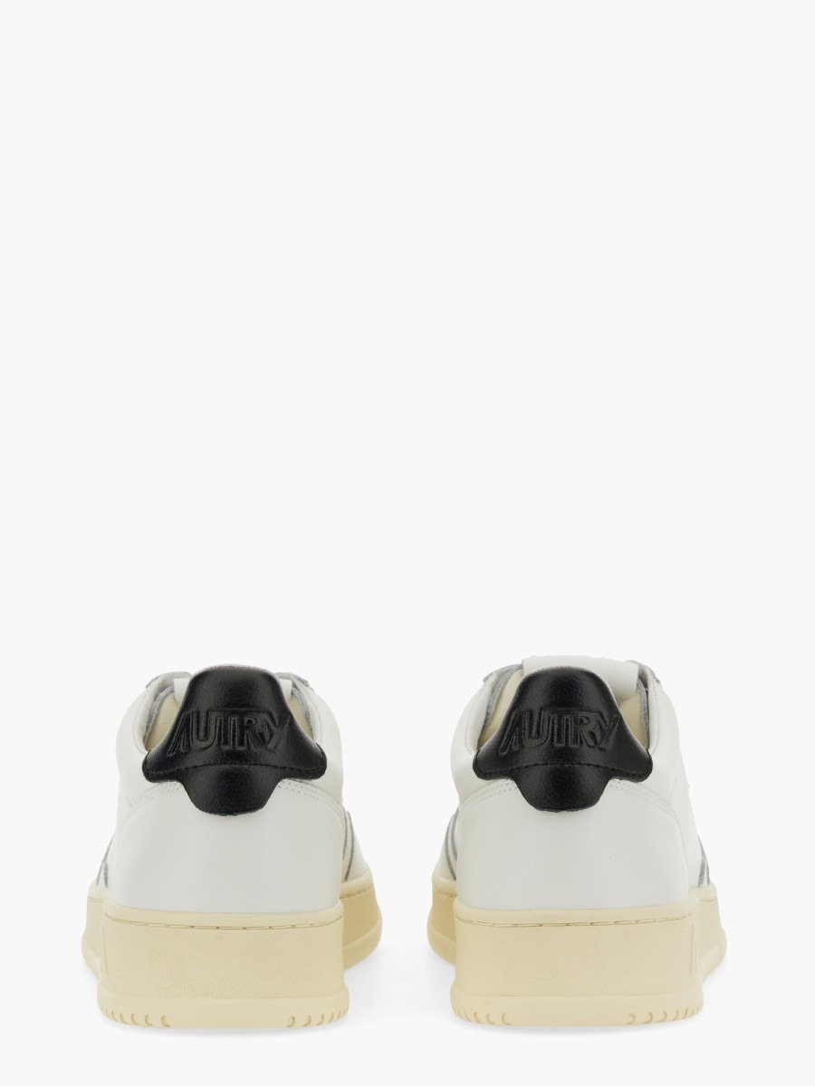 nanito_source_url:https://nokinstyle.com/2336289/medalist-low-sneaker.jpg