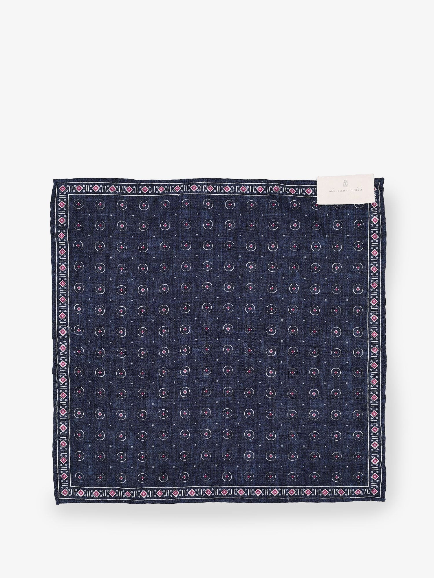 nanito_source_url:https://nokinstyle.com/2392692/silk-pocket.jpg
