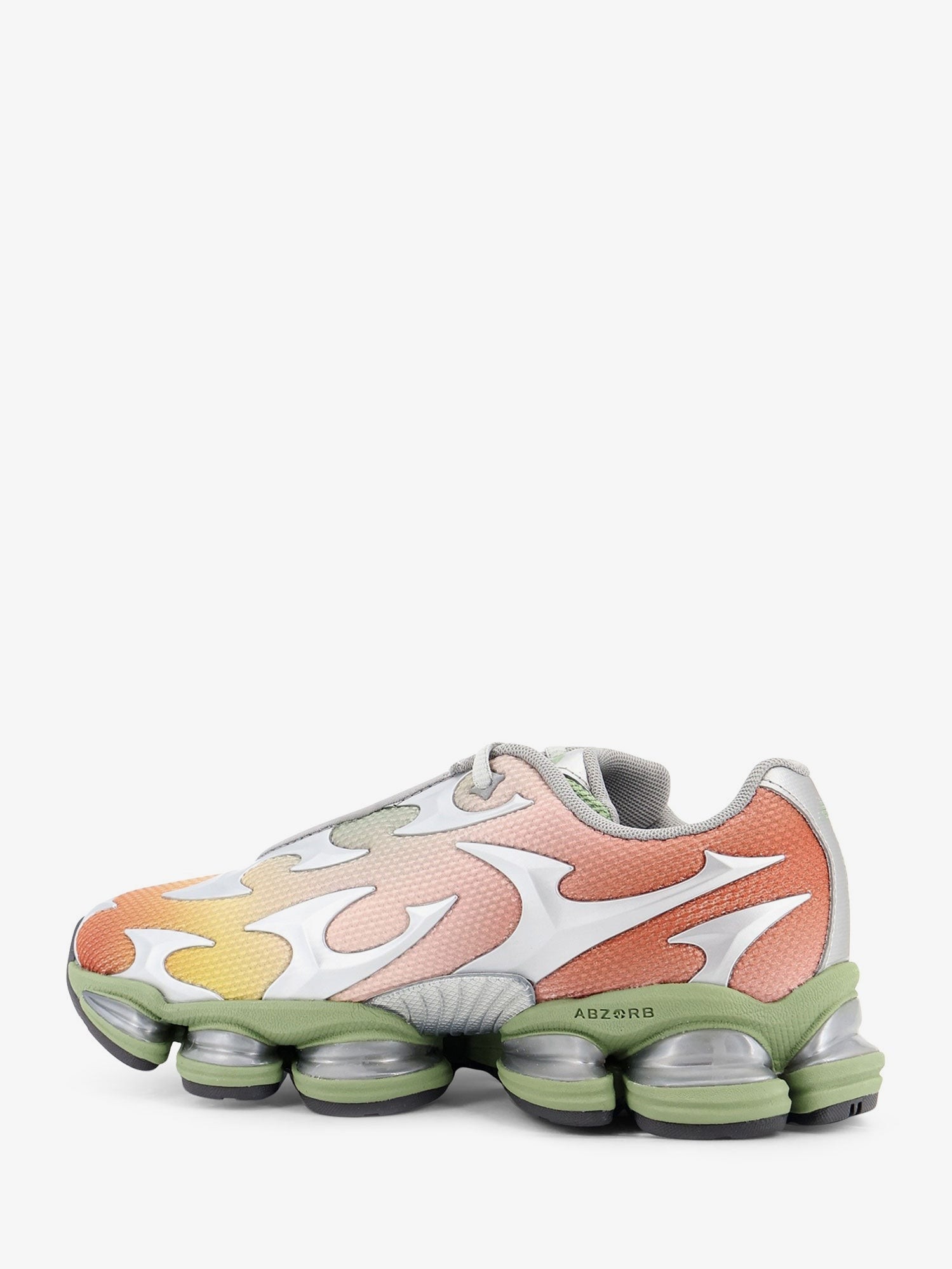 nanito_source_url:https://nokinstyle.com/2424760/sneakers-20006-in-tessuto-tecnico-con-logo-laterale.jpg