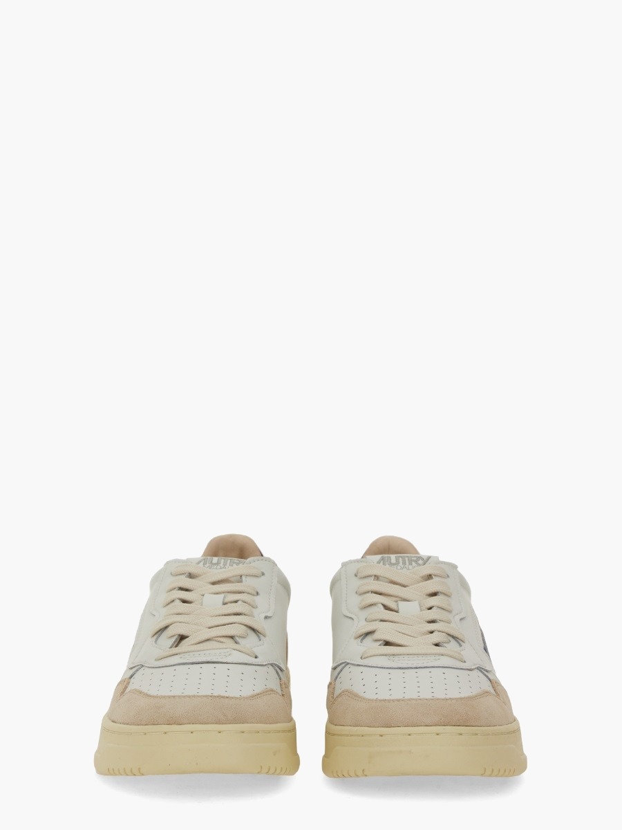 nanito_source_url:https://nokinstyle.com/2330102/medalist-low-sneaker.jpg