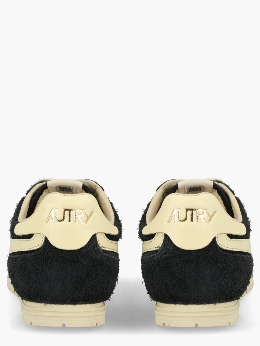 nanito_source_url:https://nokinstyle.com/2327808/windspin-sneaker.jpg