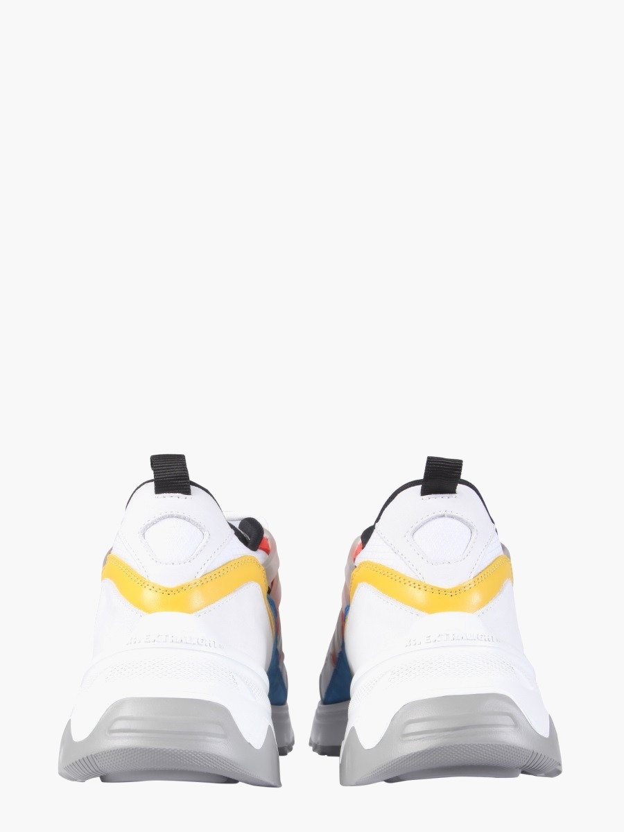 nanito_source_url:https://nokinstyle.com/2350909/trainers-sneakers.jpg