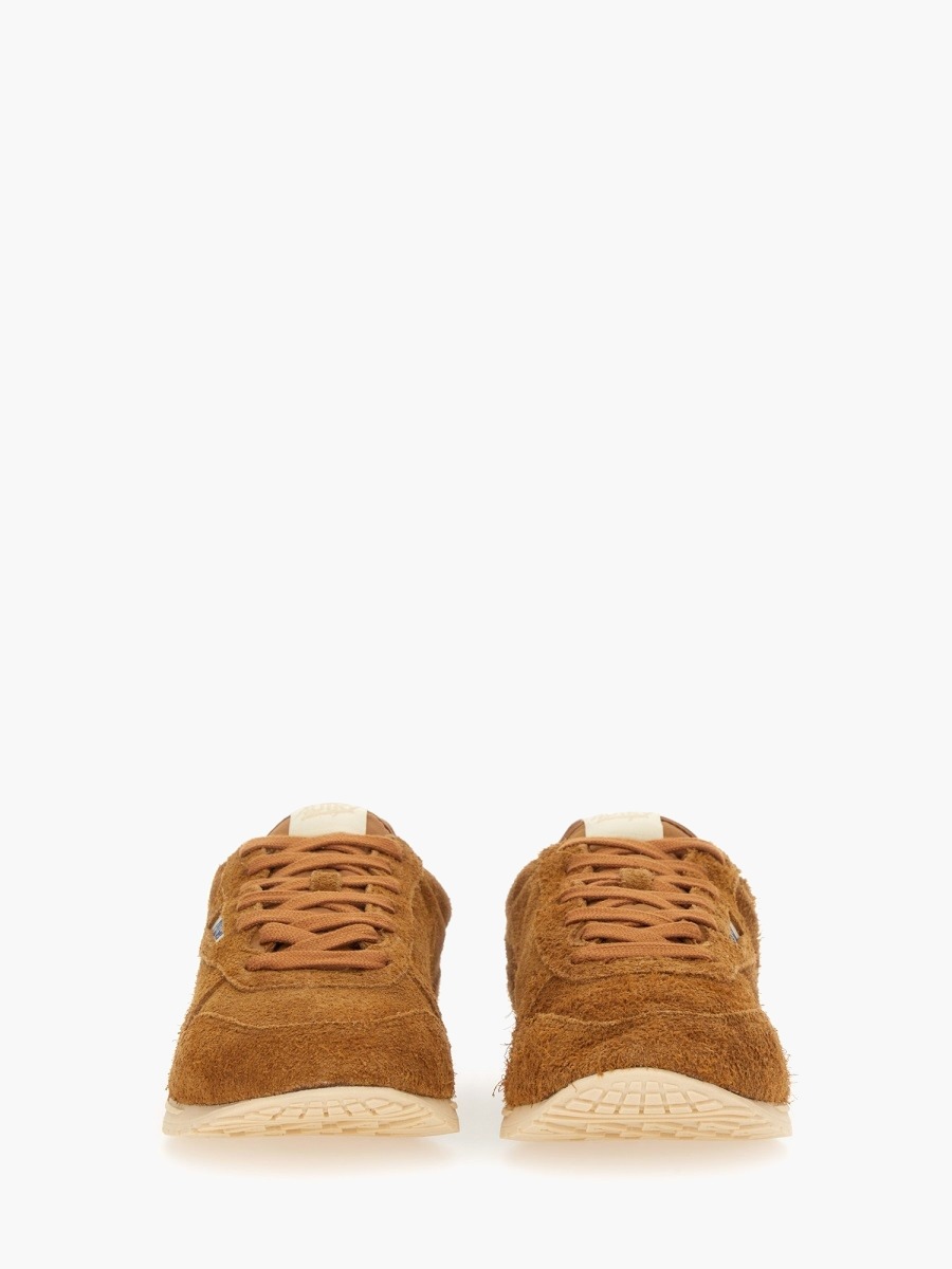 nanito_source_url:https://nokinstyle.com/2387776/windspin-sneaker.jpg